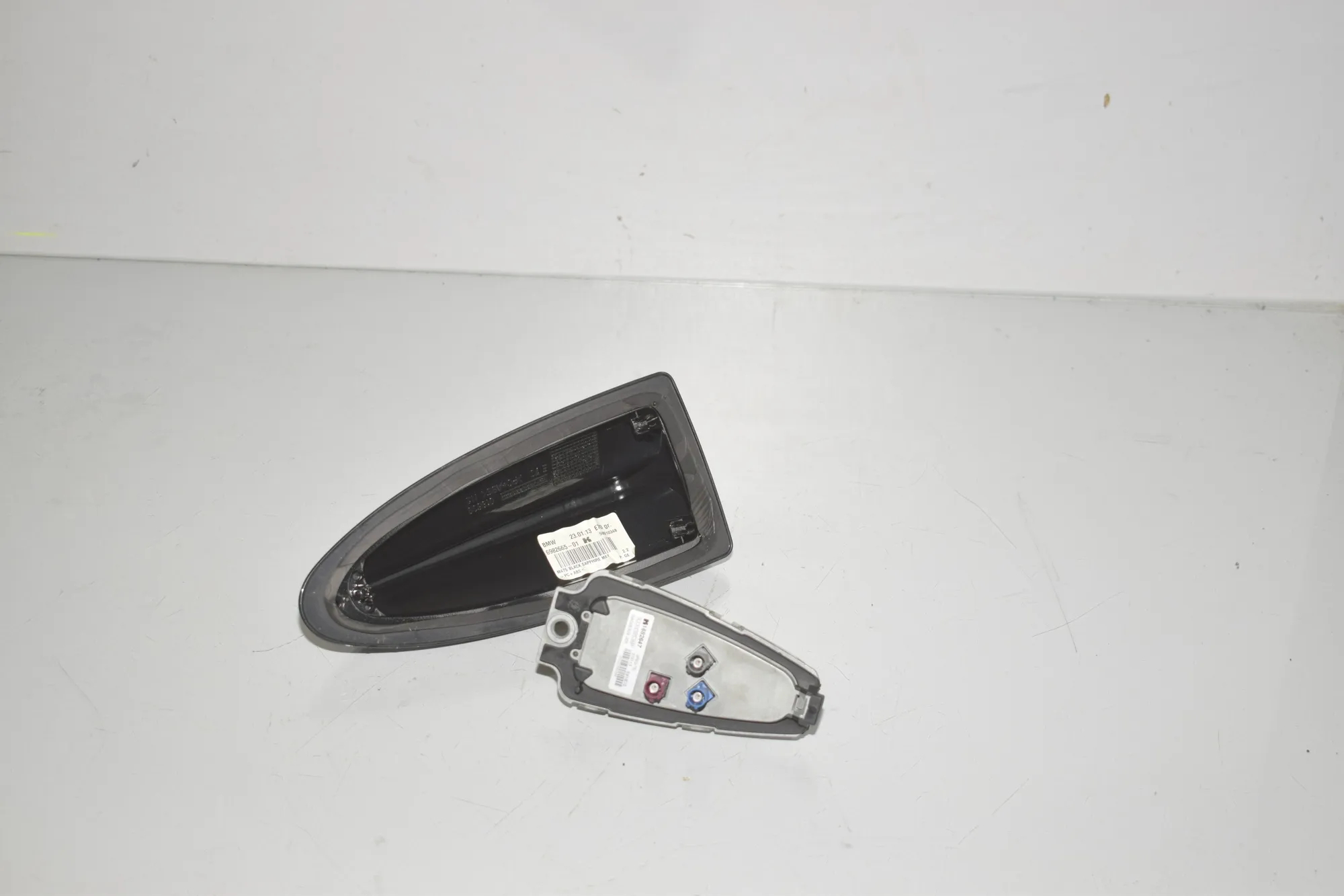 Antenna Trim – OEM 6950704 · BMW 5 Touring (F11) 535 d 2013 – 3