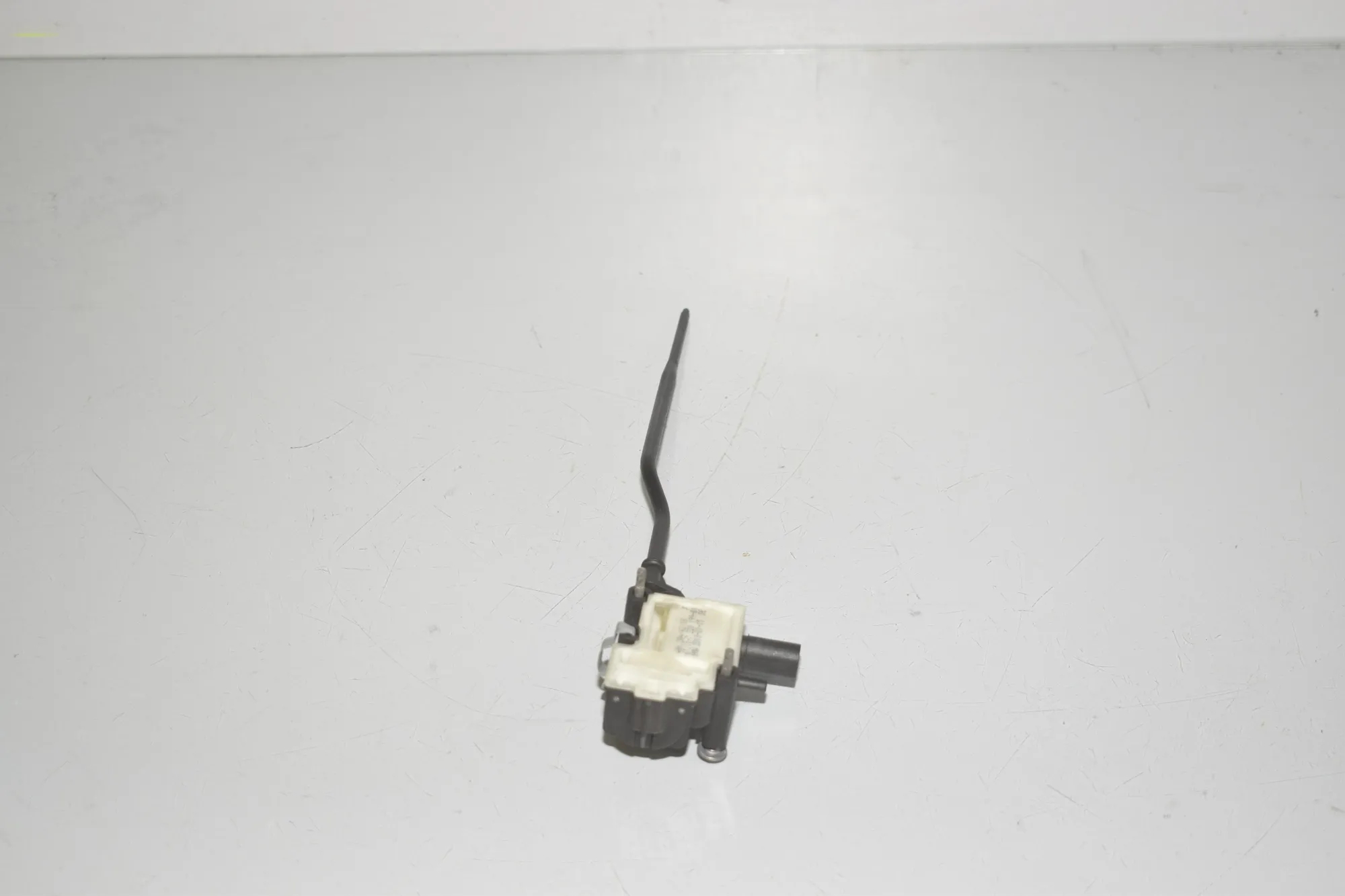 Fuel Tank Cap Lock Motor – OEM 7228199 · BMW 5 Touring (F11) 535 d 2013 – 2