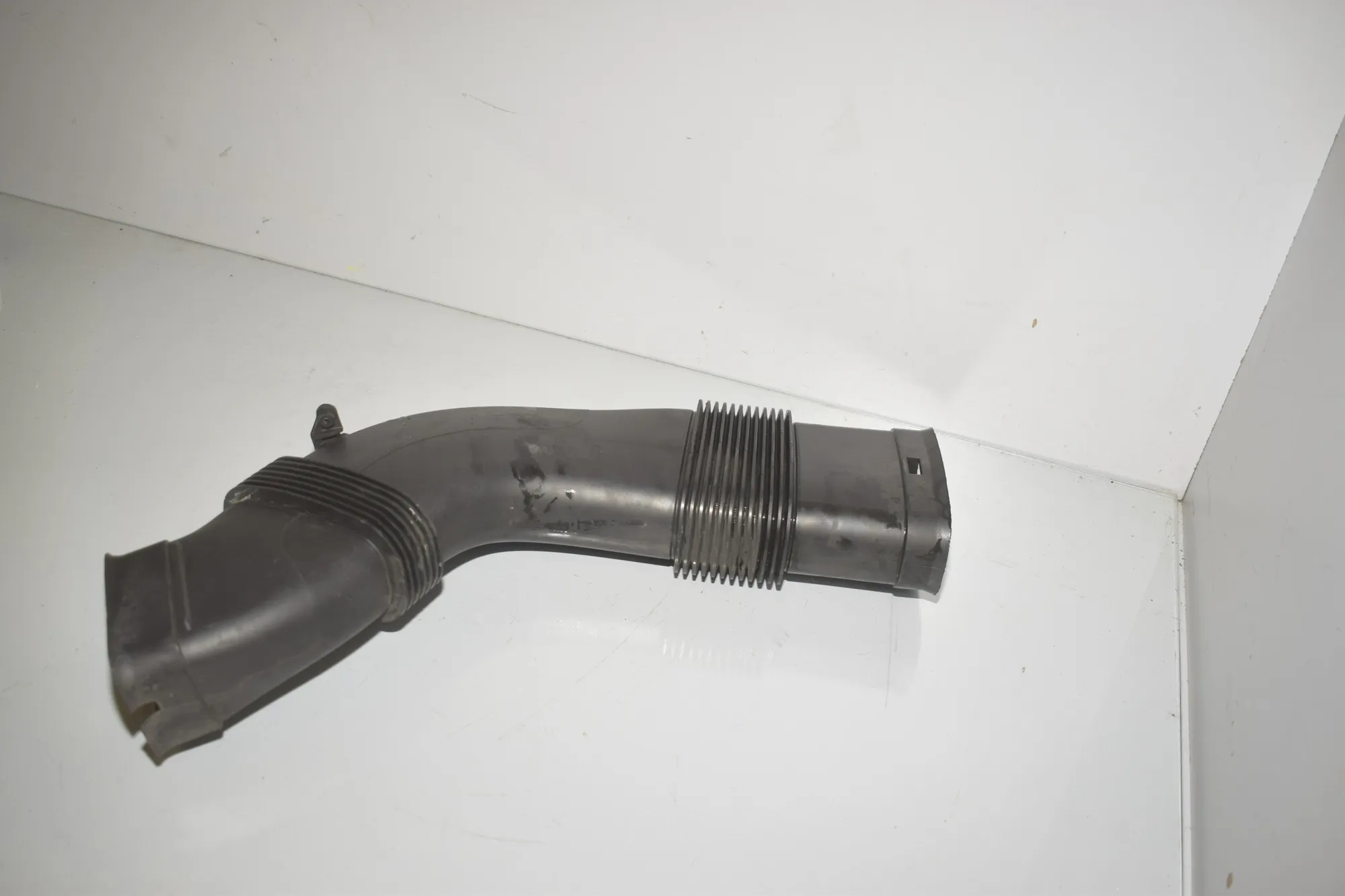 Air Intake Tube – OEM 8509067 · BMW 5 Touring (F11) M 550 d xDrive 2012 – 3