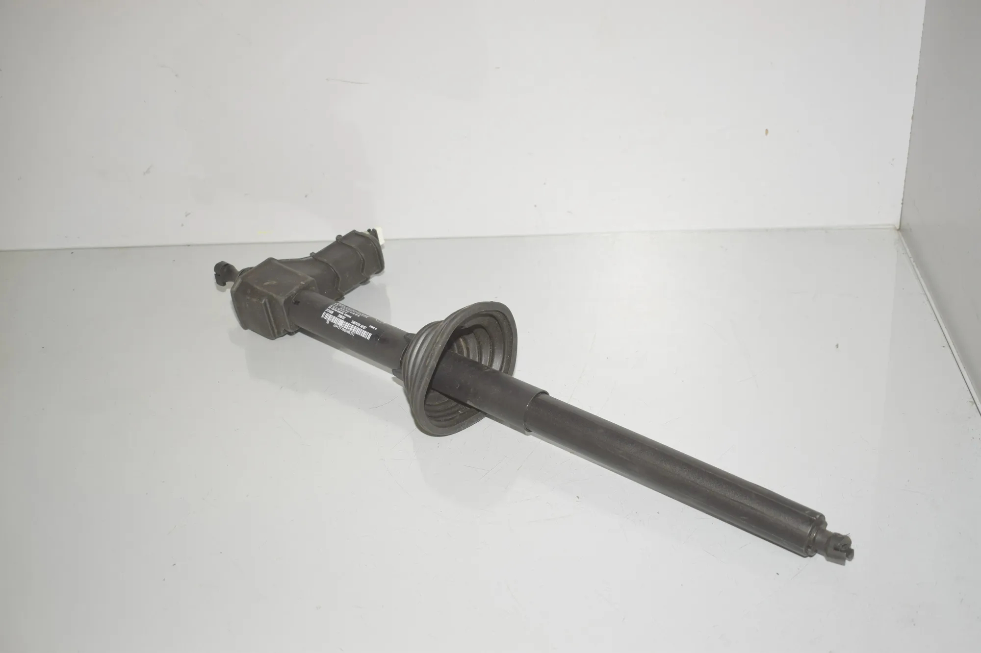Right Side Tailgate Gas Strut – OEM 7487576 · BMW i4 (G26) BMW i4 (G26) eDrive35 2024 – 2