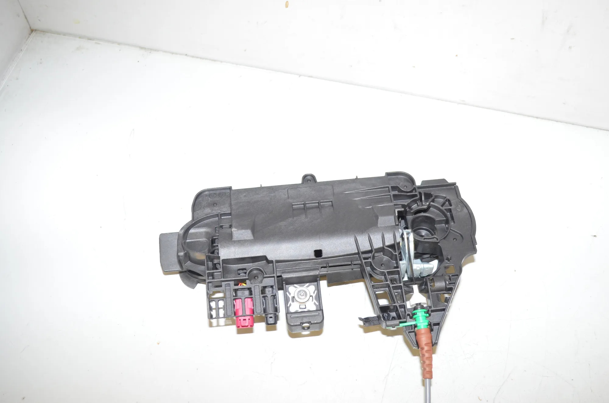 Front Right Door Interior Handle Frame – OEM 5A68EF4 · BMW i4 (G26) BMW i4 (G26) M50 2022 – 4
