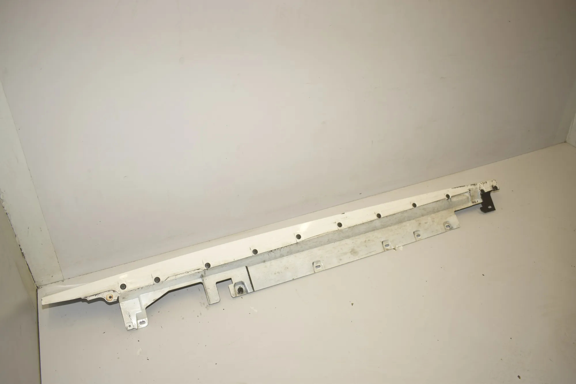 Right Side Plastic Sideskirt Cover – OEM 9850692 · BMW 1 (F40) (2019 - -) (F40)118i 2020 – 2