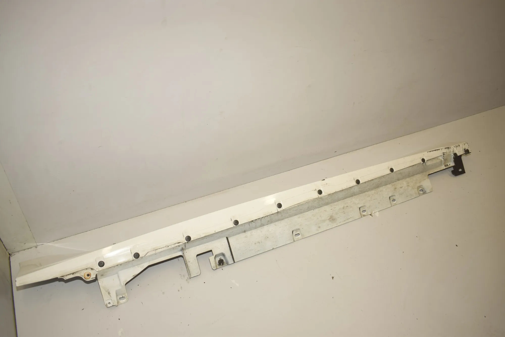 Right Side Plastic Sideskirt Cover – OEM 9850692 · BMW 1 (F40) (2019 - -) (F40)118i 2020