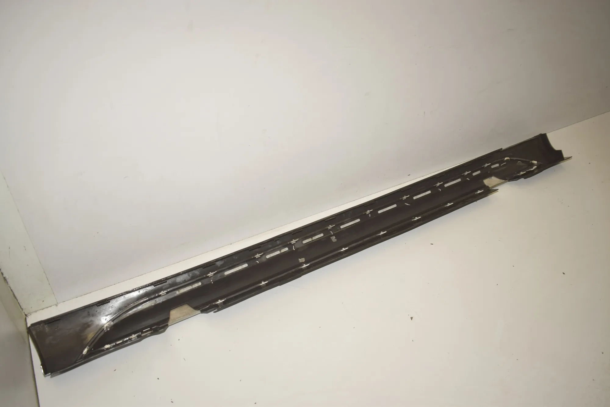 Left Side Plastic Sideskirt Cover – OEM 2993563 · BMW X1 (E84) sDrive 20 i 2013 – 4