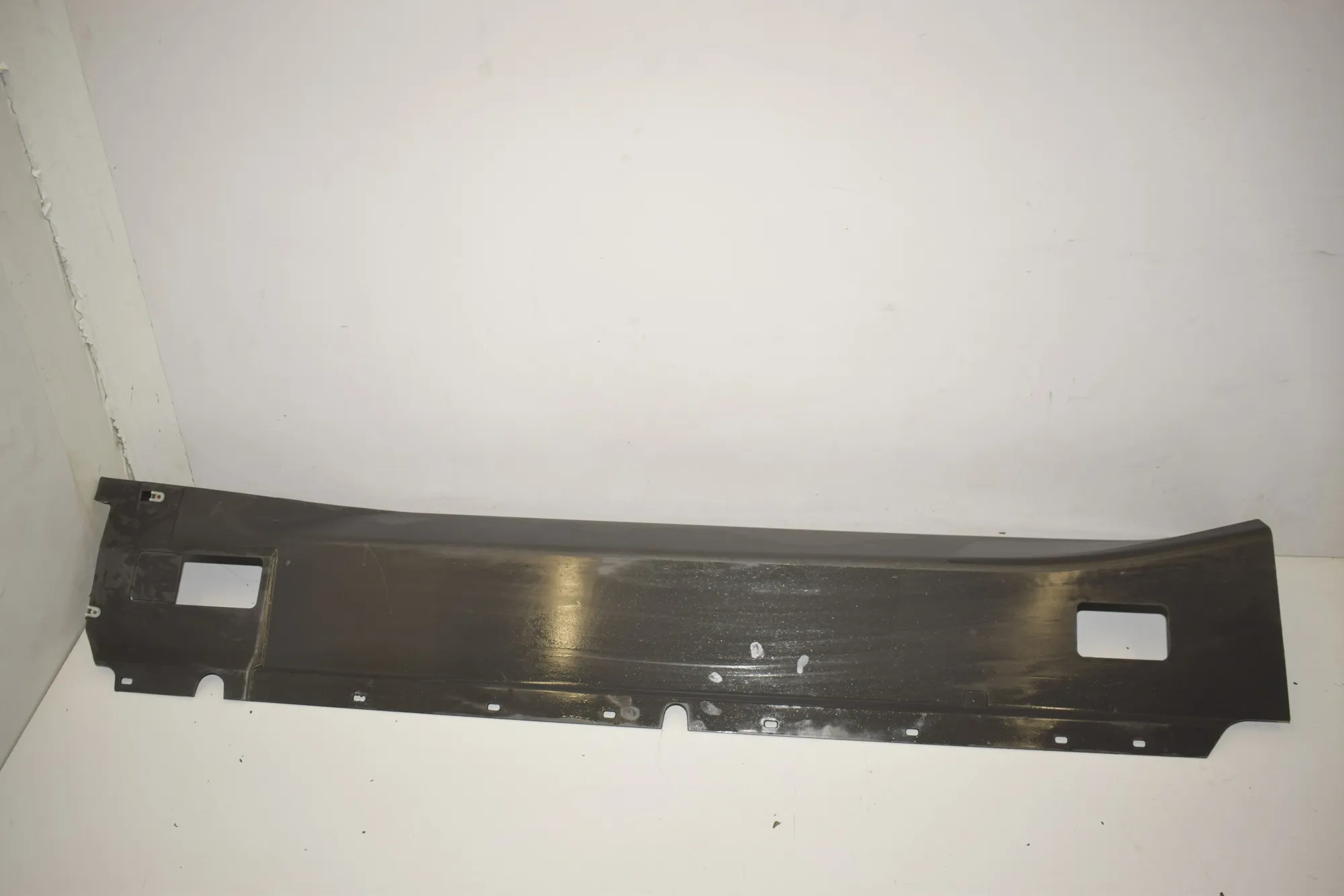 Left Side Plastic Sideskirt Cover – OEM 7368597 · BMW i3 (I01) Electric 2019 – 2