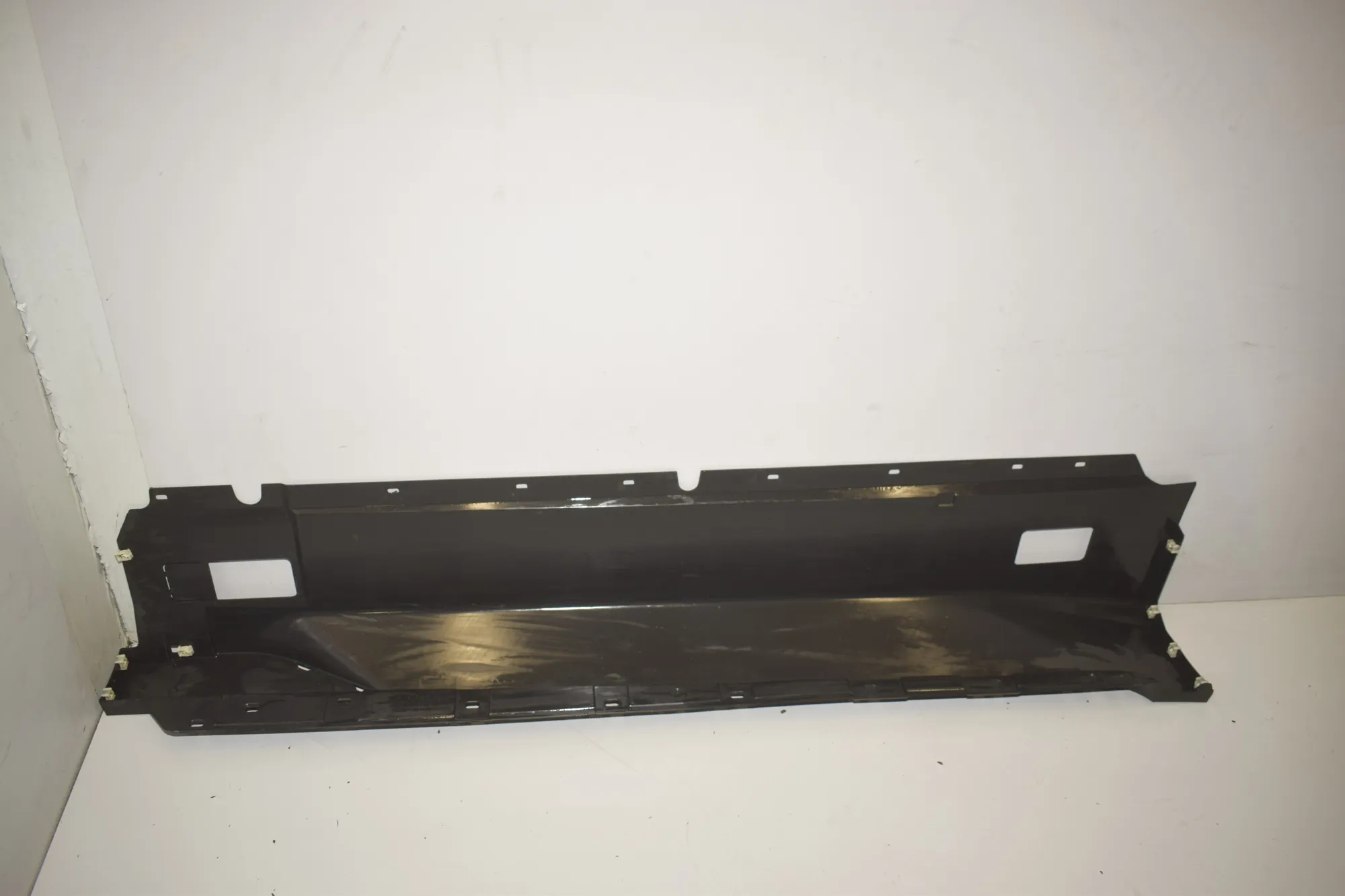 Left Side Plastic Sideskirt Cover – OEM 7368597 · BMW i3 (I01) Electric 2019 – 3