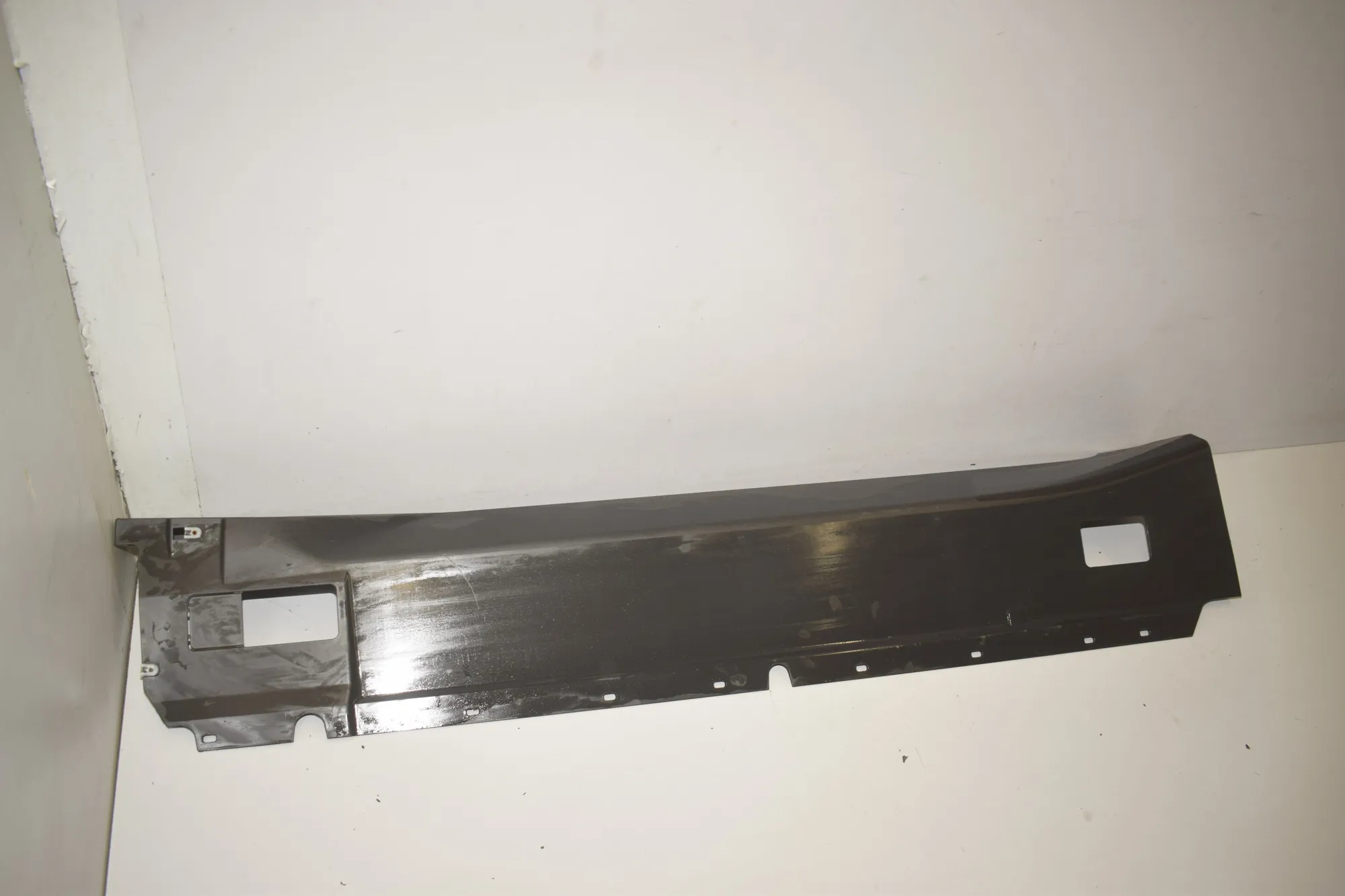 Left Side Plastic Sideskirt Cover – OEM 7368597 · BMW i3 (I01) Electric 2019