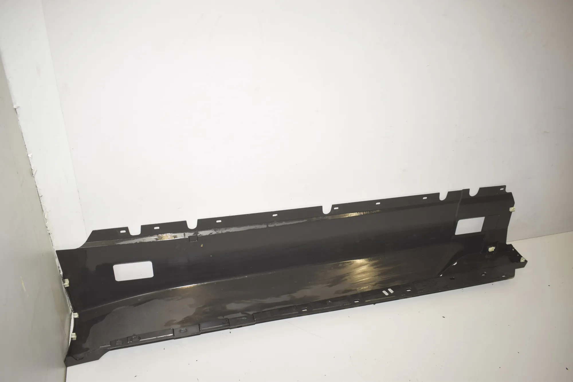 Right Side Plastic Sideskirt Cover – OEM 7368598 · BMW i3 (I01) Electric 2019 – 3