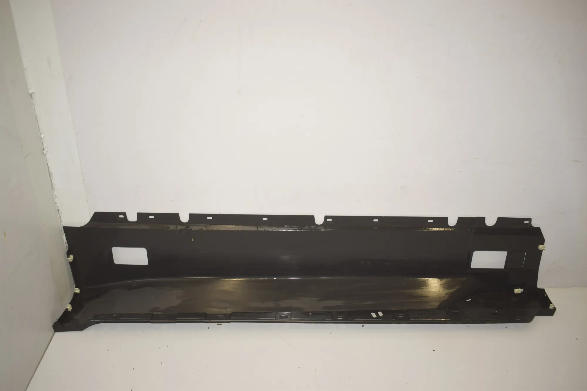 Right Side Plastic Sideskirt Cover – OEM 7368598 · BMW i3 (I01) Electric 2019 – 4