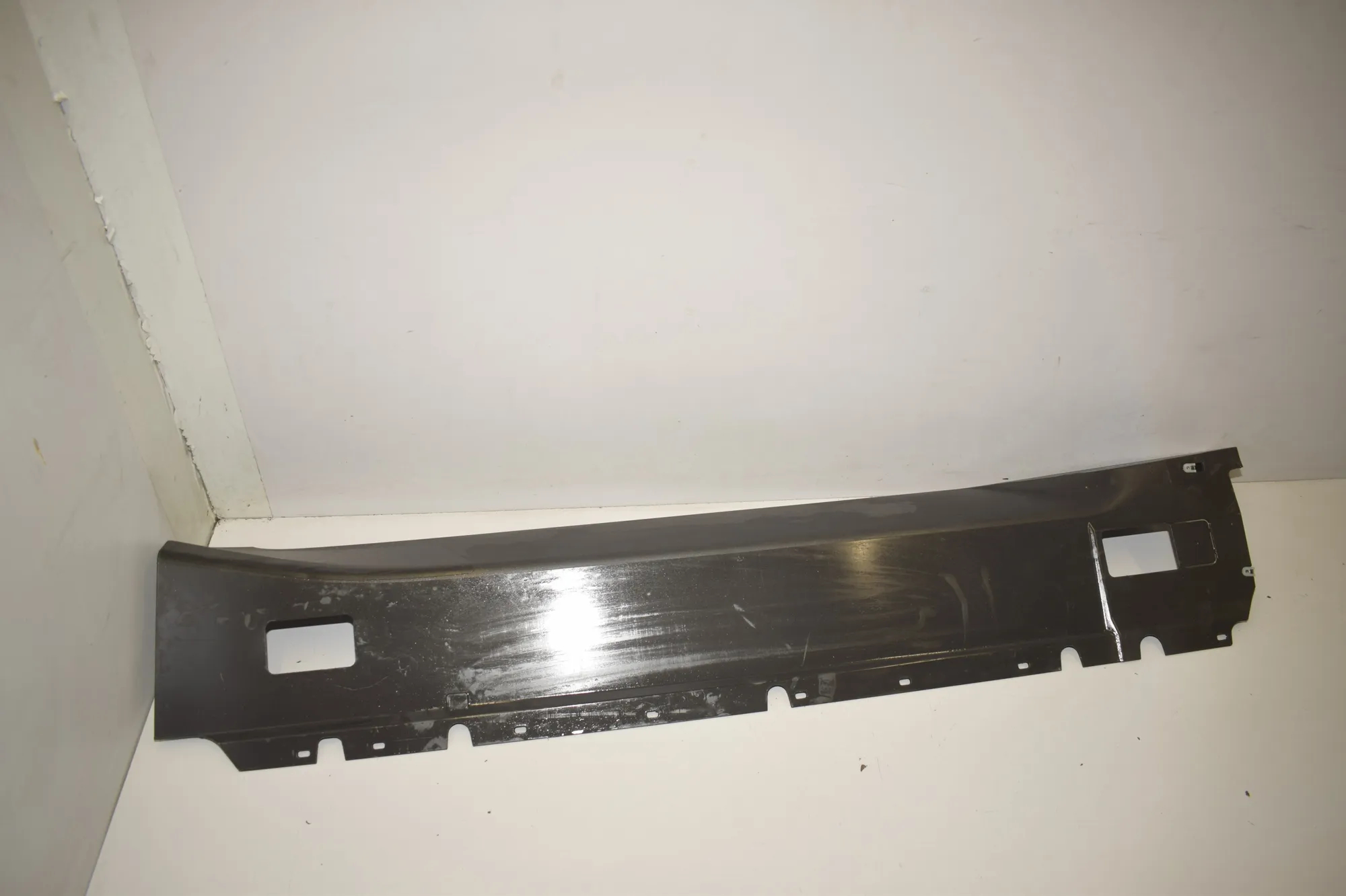 Right Side Plastic Sideskirt Cover – OEM 7368598 · BMW i3 (I01) Electric 2019 – 2