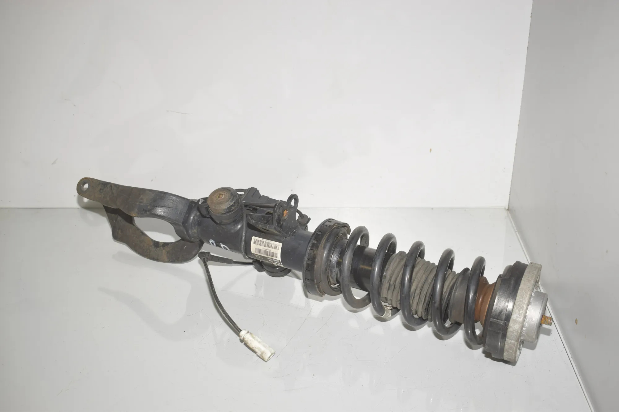 Front Right Shock Absorber – OEM 6856984 · BMW 5 Touring (F11) M 550 d xDrive 2012 – 3
