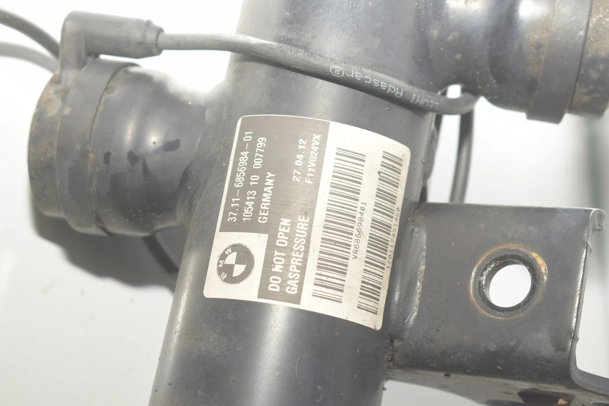Front Right Shock Absorber – OEM 6856984 · BMW 5 Touring (F11) M 550 d xDrive 2012 – 4