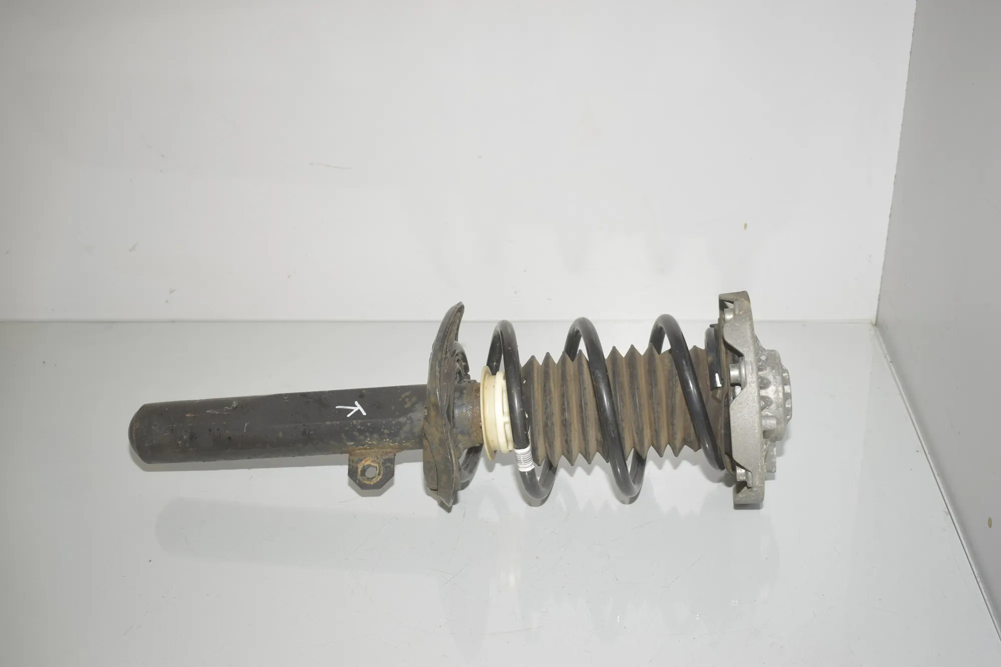 Front Left Shock Absorber – OEM 6899671 · BMW 1 (F40) (2019 - -) (F40)118i 2020