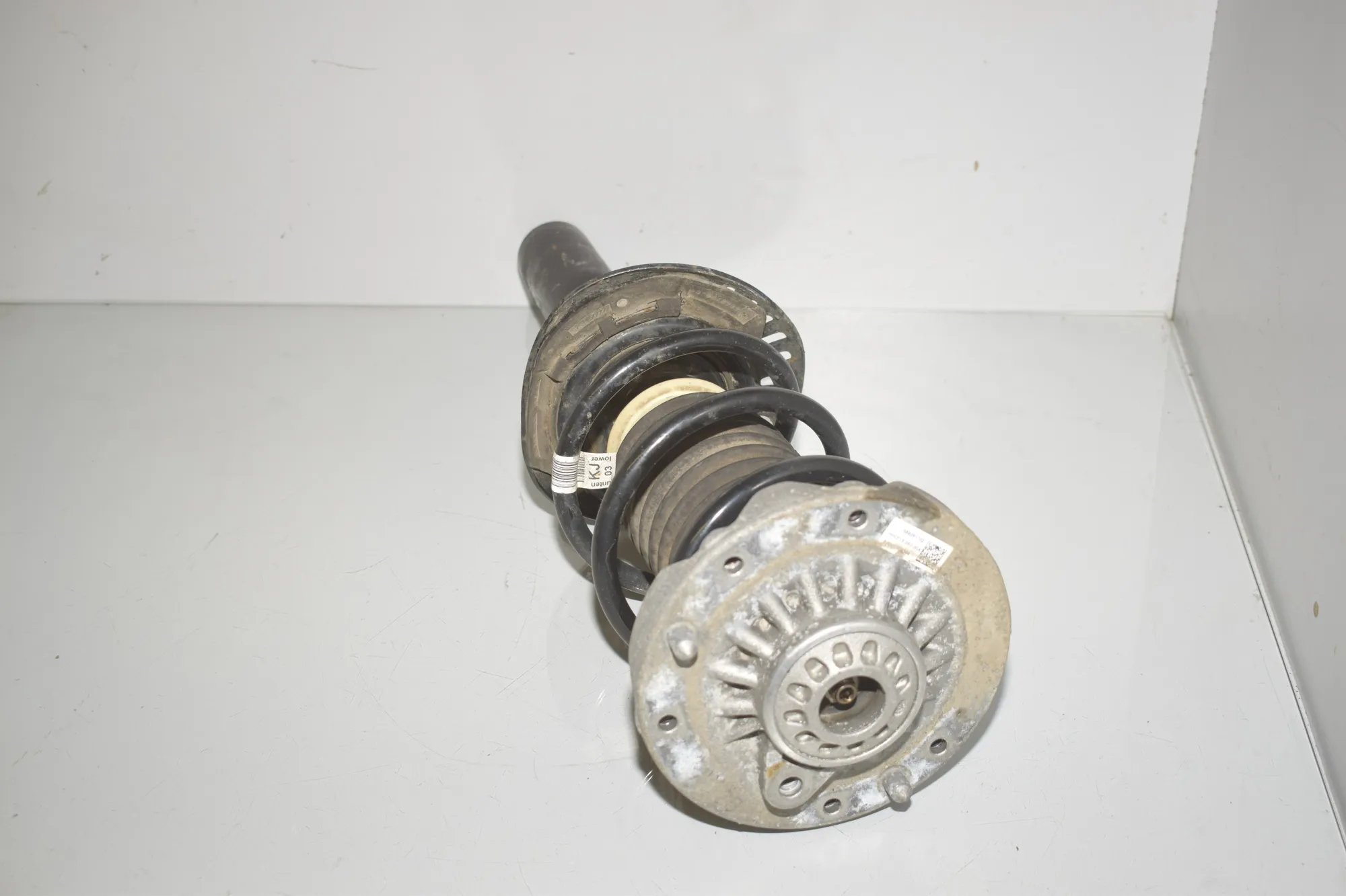 Front Left Shock Absorber – OEM 6899671 · BMW 1 (F40) (2019 - -) (F40)118i 2020 – 2