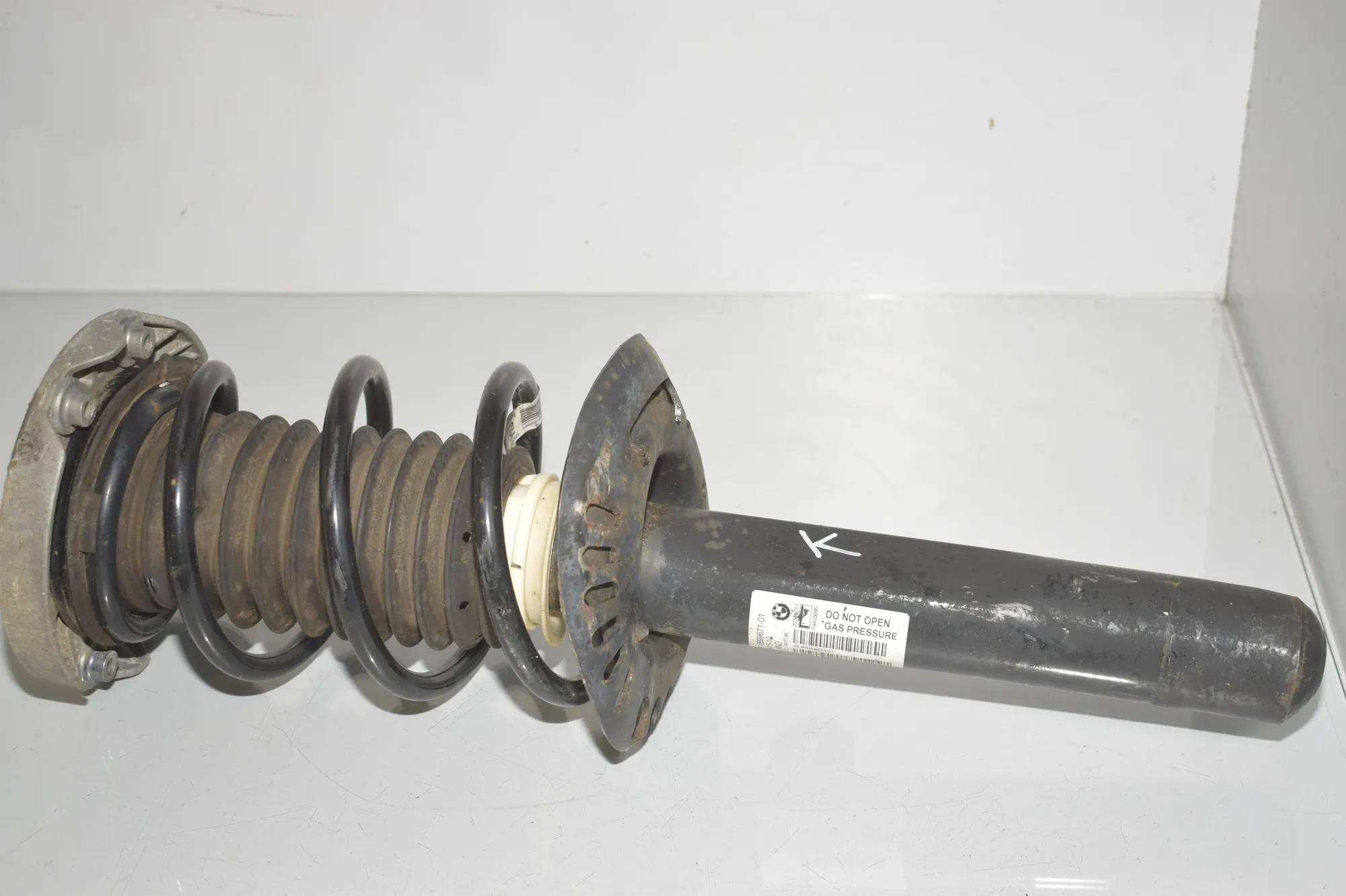 Front Left Shock Absorber – OEM 6899671 · BMW 1 (F40) (2019 - -) (F40)118i 2020 – 3