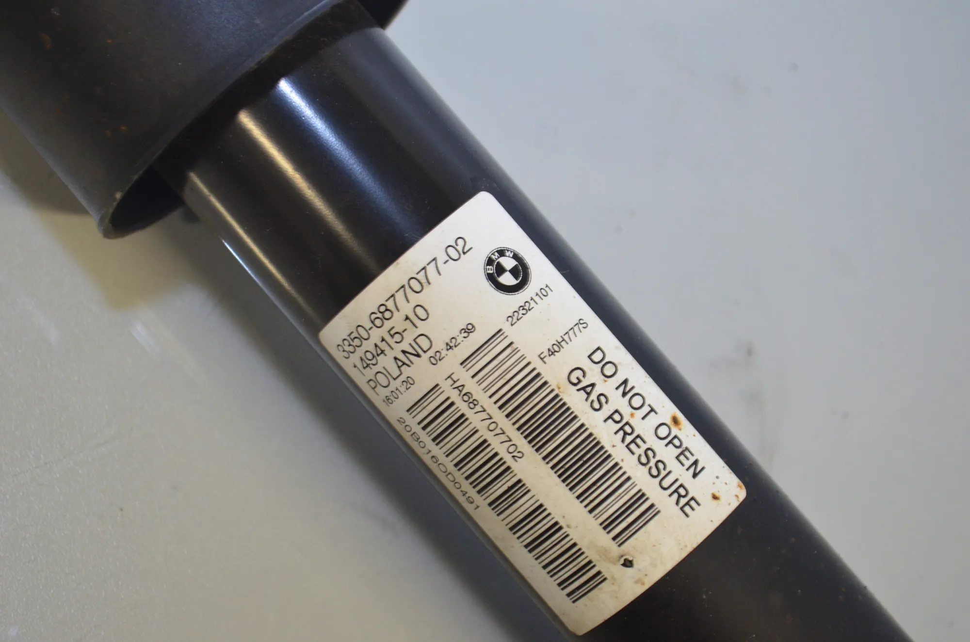 Rear Left Shock Absorber – OEM 6877077 · BMW 1 (F40) (2019 - -) (F40)118i 2020 – 4