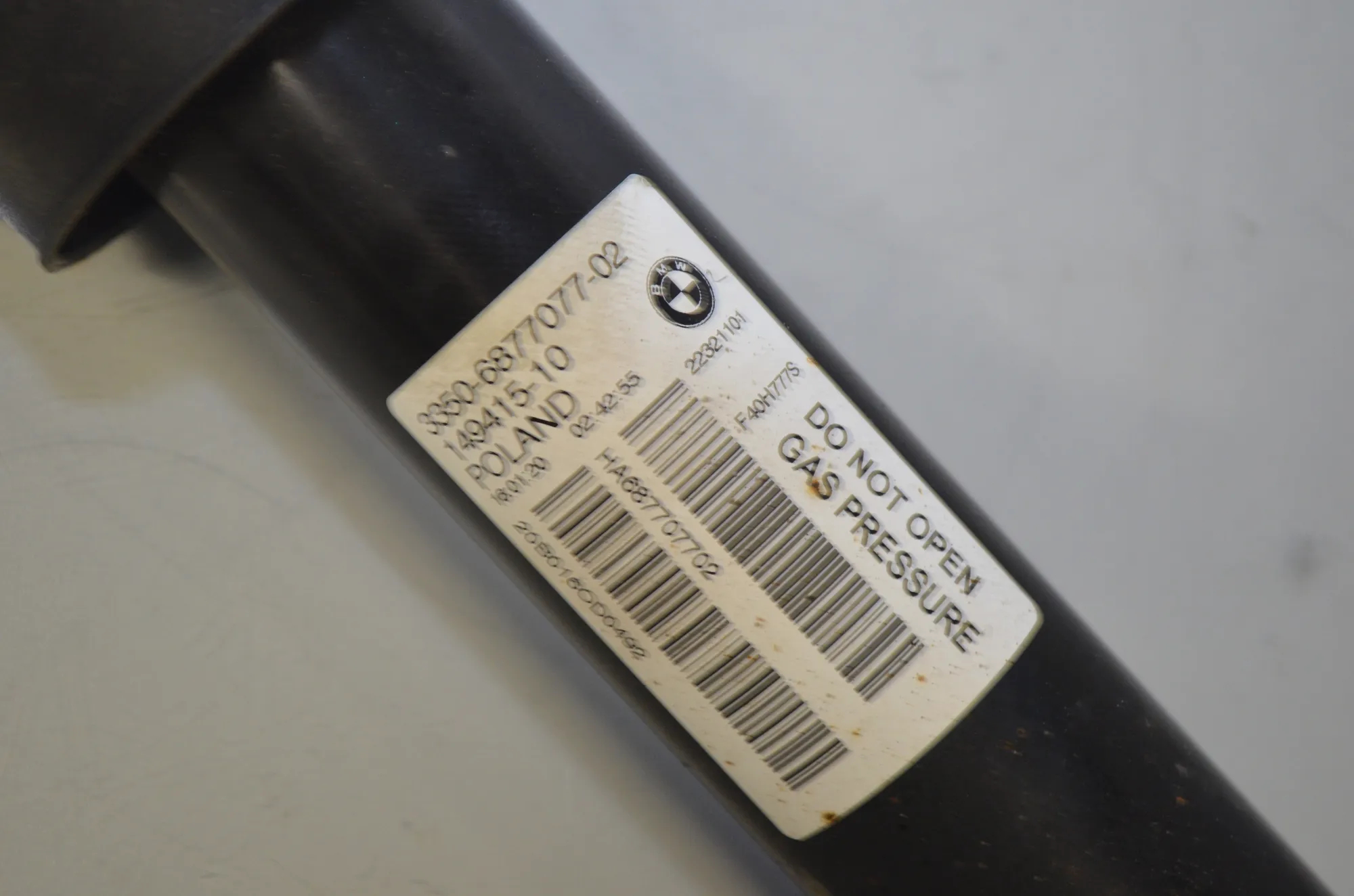 Rear Right Shock Absorber – OEM 6877077 · BMW 1 (F40) (2019 - -) (F40)118i 2020 – 4