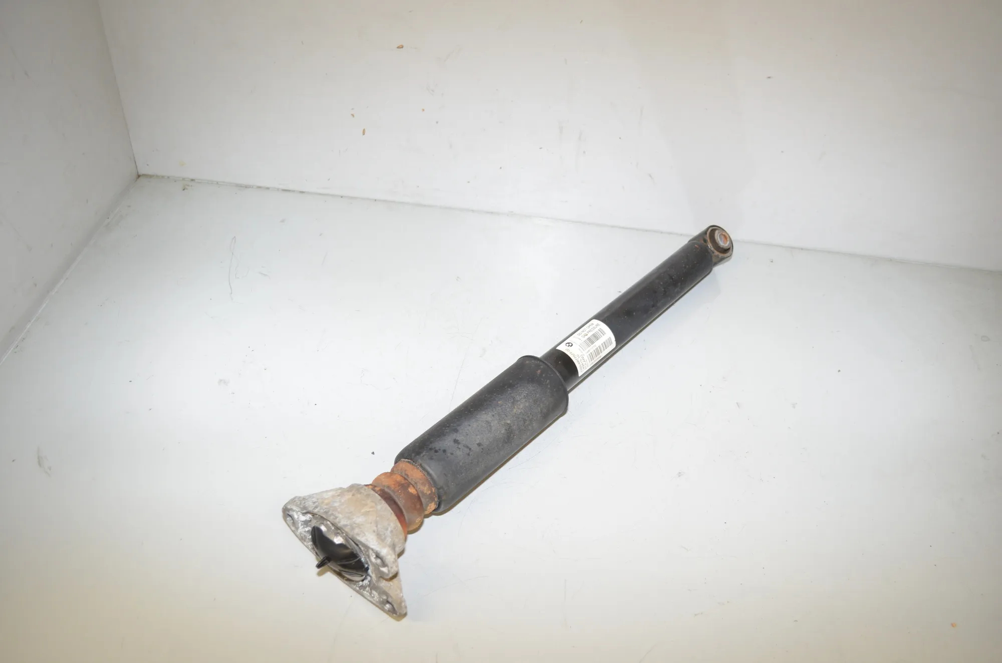 Rear Right Shock Absorber – OEM 6877077 · BMW 1 (F40) (2019 - -) (F40)118i 2020 – 2