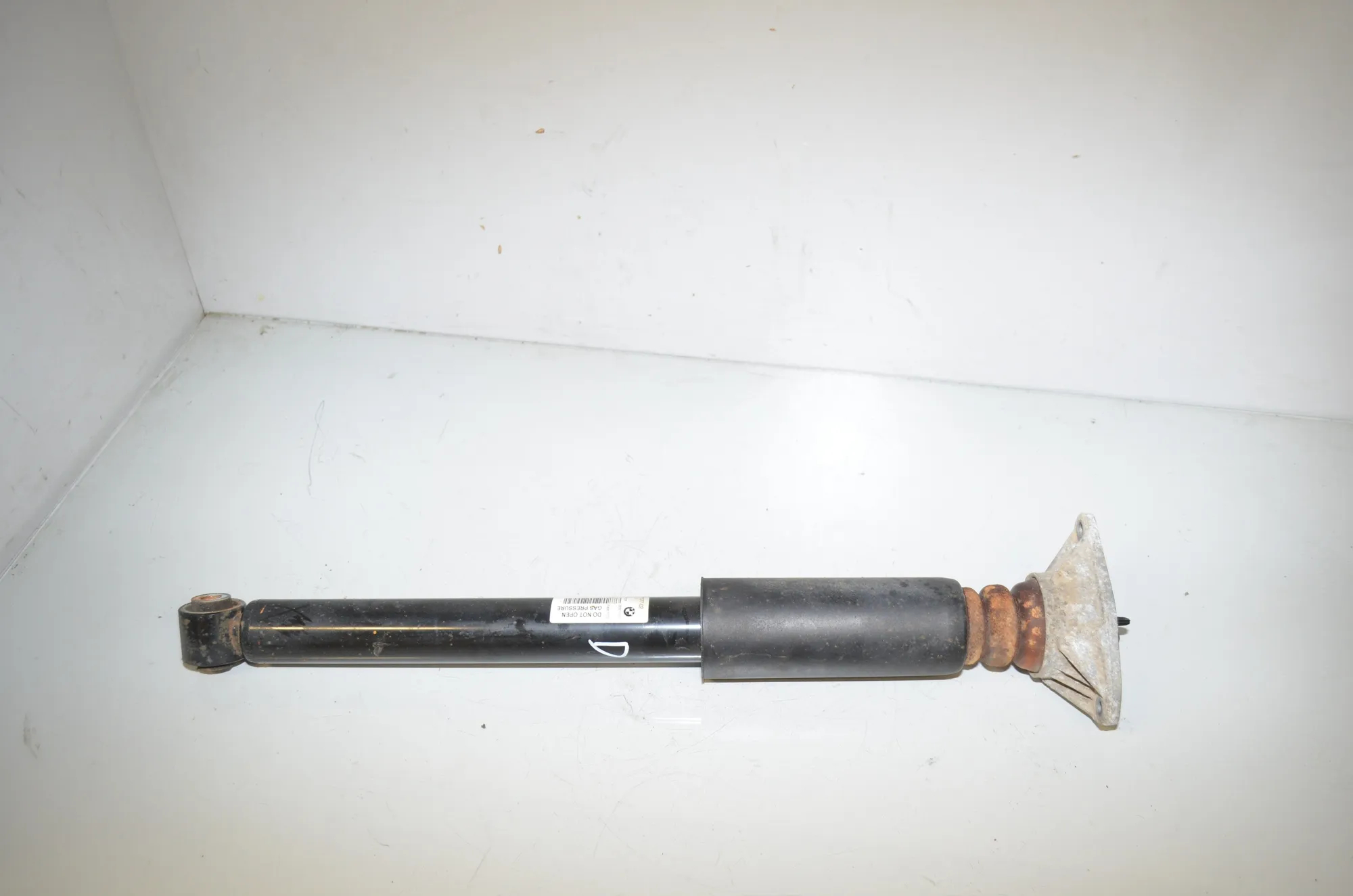 Rear Right Shock Absorber – OEM 6877077 · BMW 1 (F40) (2019 - -) (F40)118i 2020