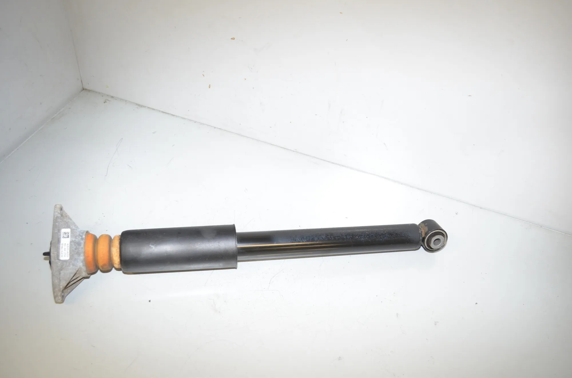 Rear Right Shock Absorber – OEM 6877077 · BMW 1 (F40) (2019 - -) (F40)118i 2020 – 3
