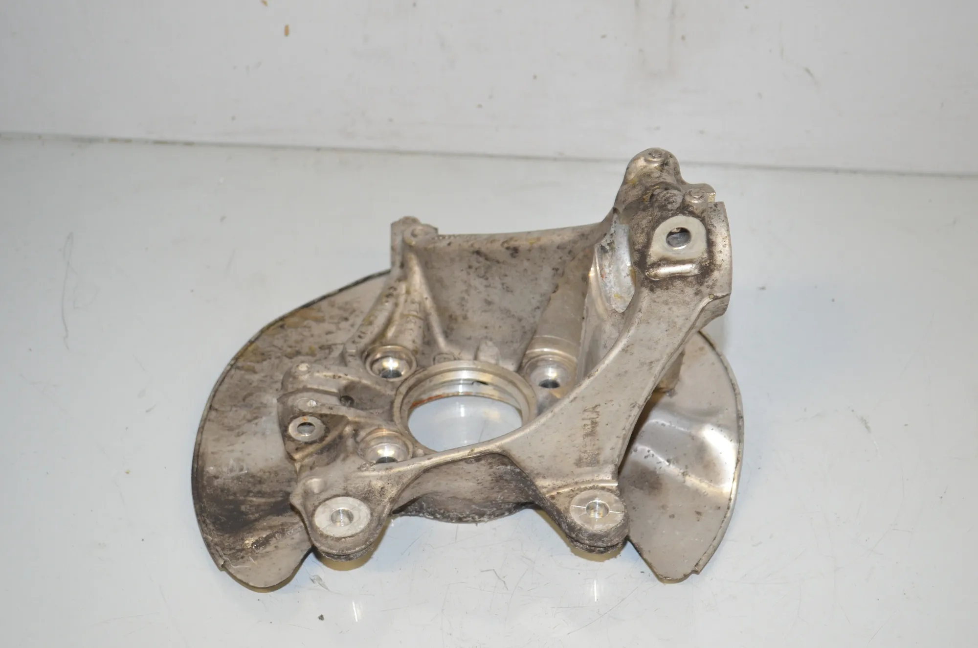 Front Left Wheel Hub – OEM 6890175 · BMW 2 Active Tourer (U06) (2021 - -) 218d 2022 – 4