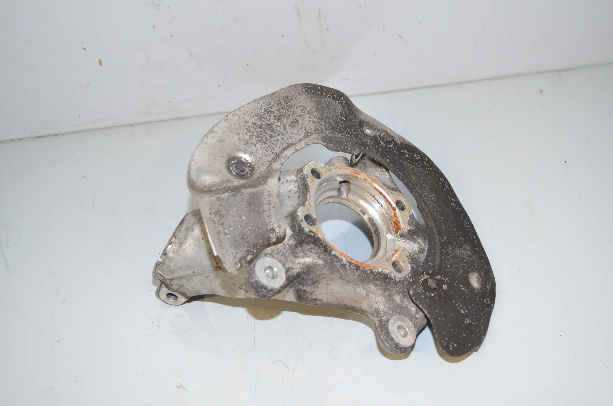 Front Left Wheel Hub – OEM 6890175 · BMW 2 Active Tourer (U06) (2021 - -) 218d 2022 – 2