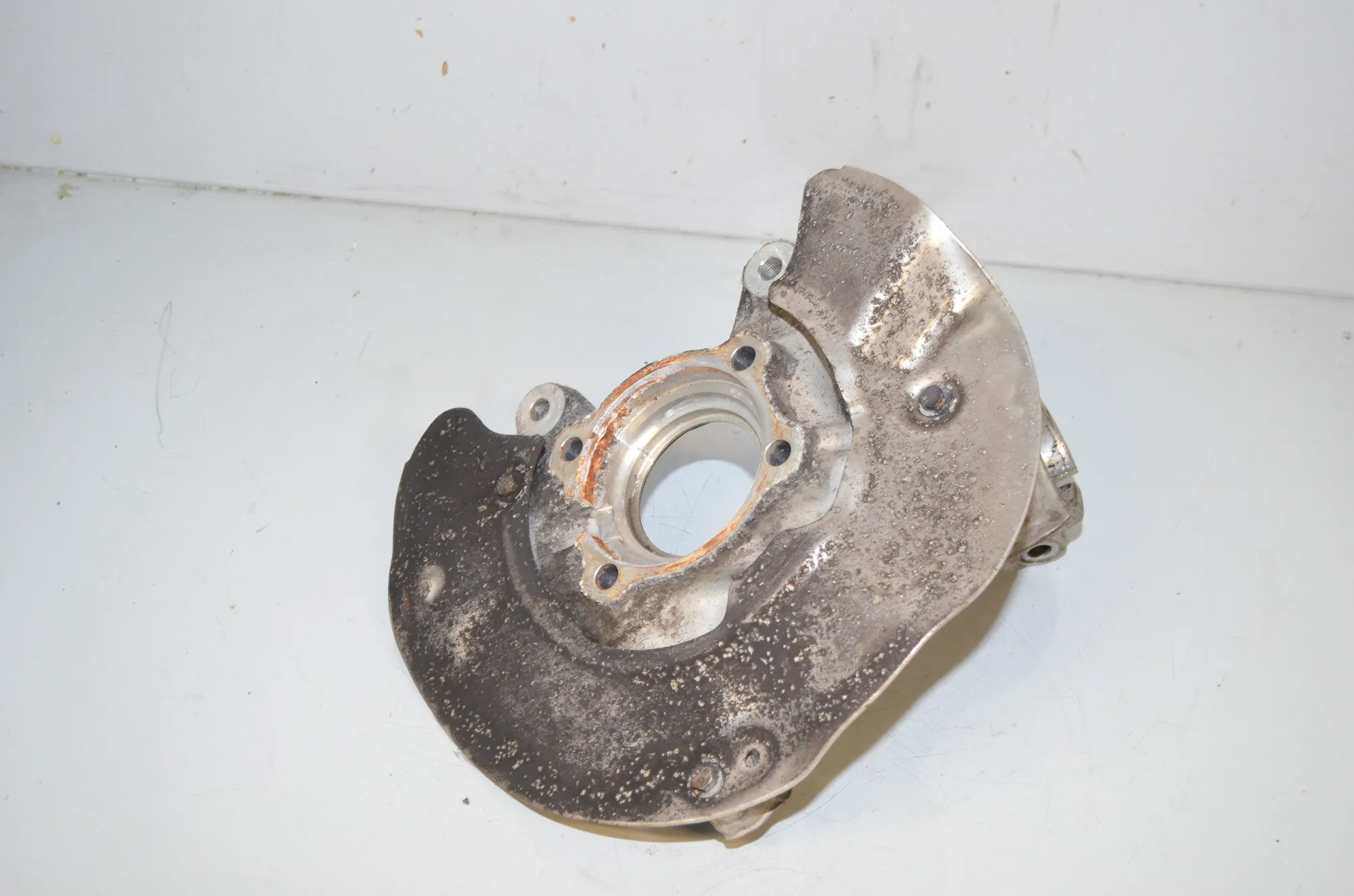 Front Left Wheel Hub – OEM 6890175 · BMW 2 Active Tourer (U06) (2021 - -) 218d 2022
