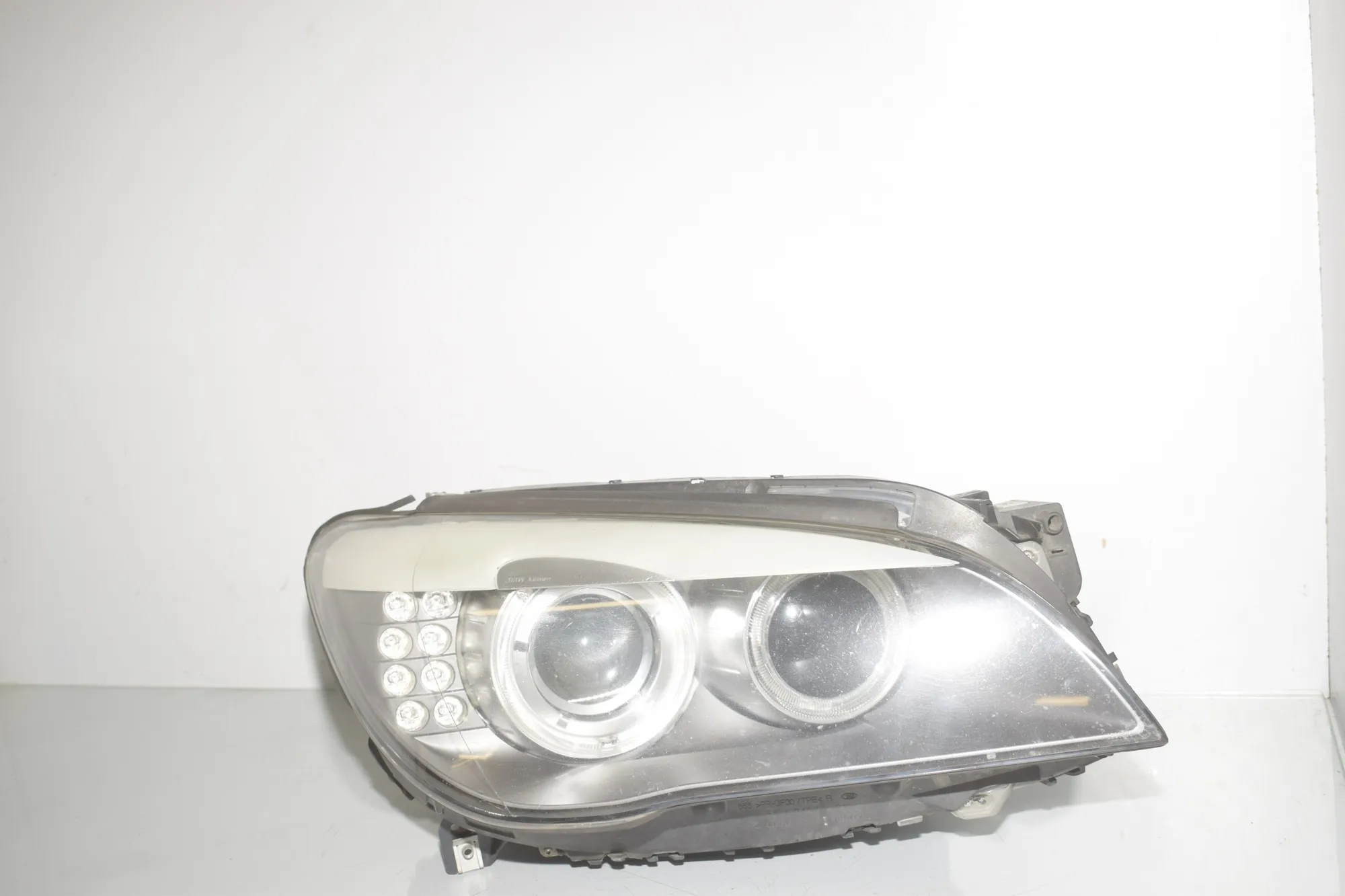 Front Right Headlight – OEM 7182138 · BMW 7 (F01, F02) 730 d 2009 – 5