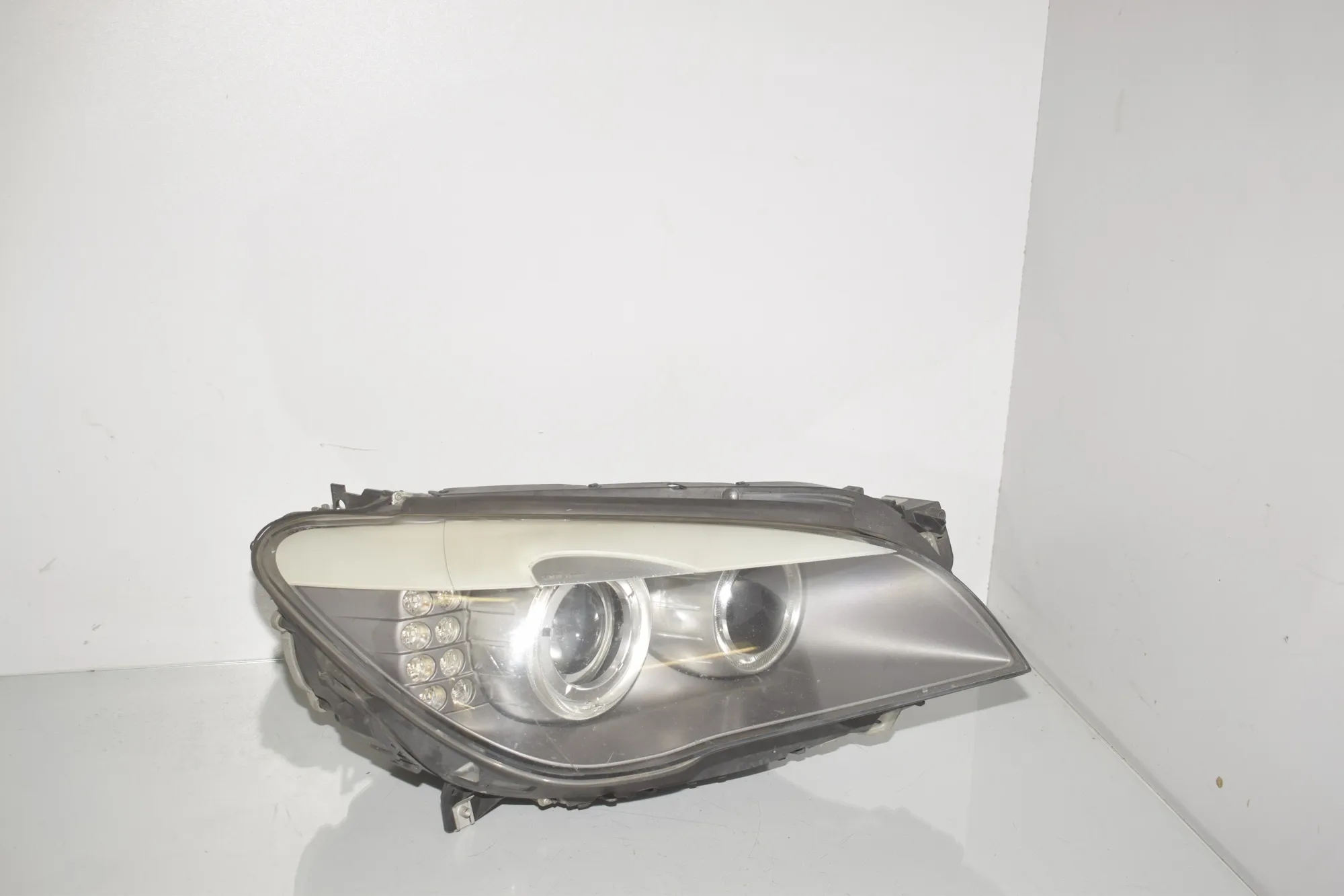 Front Right Headlight – OEM 7182138 · BMW 7 (F01, F02) 730 d 2009