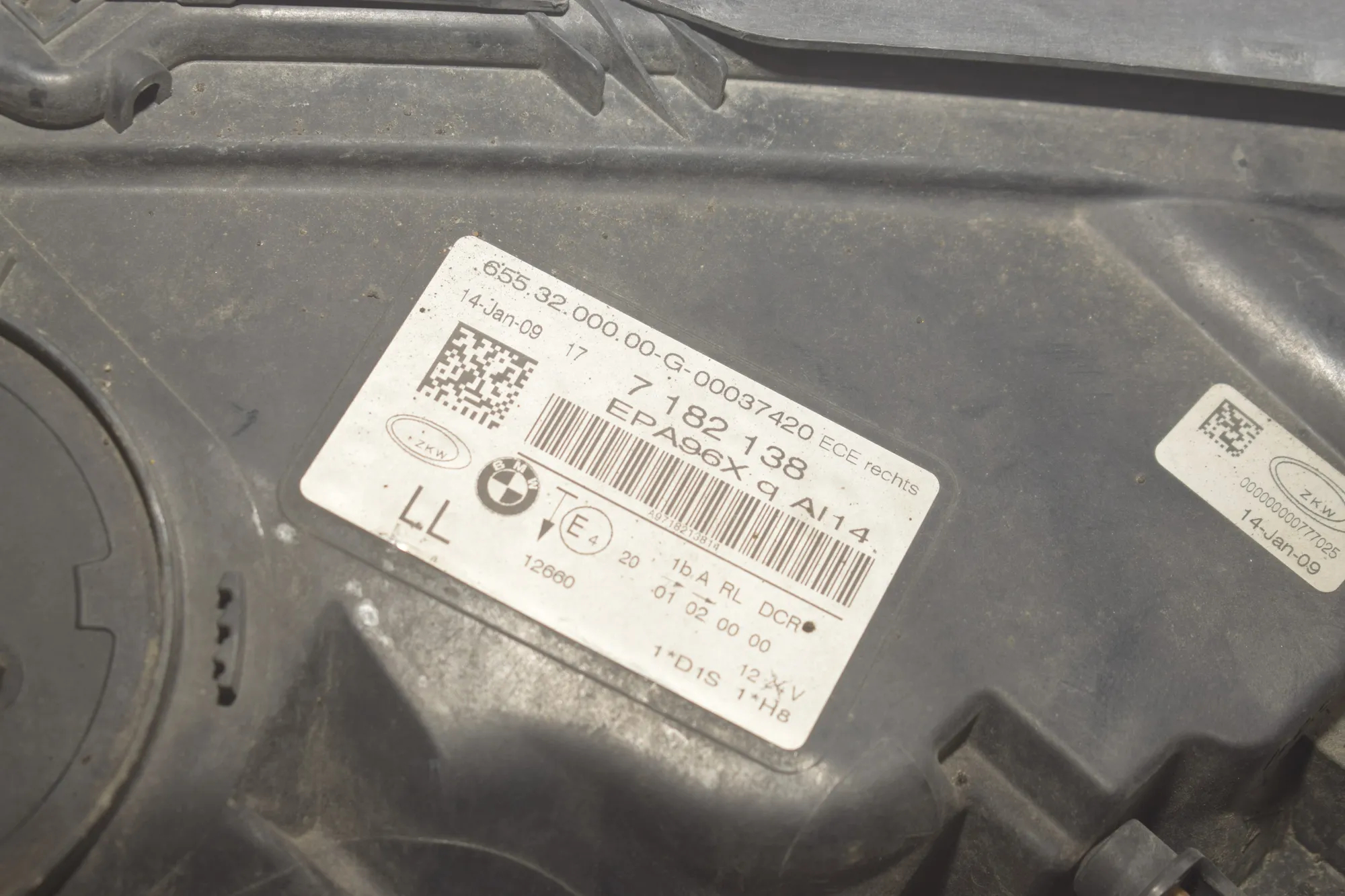 Front Right Headlight – OEM 7182138 · BMW 7 (F01, F02) 730 d 2009 – 10
