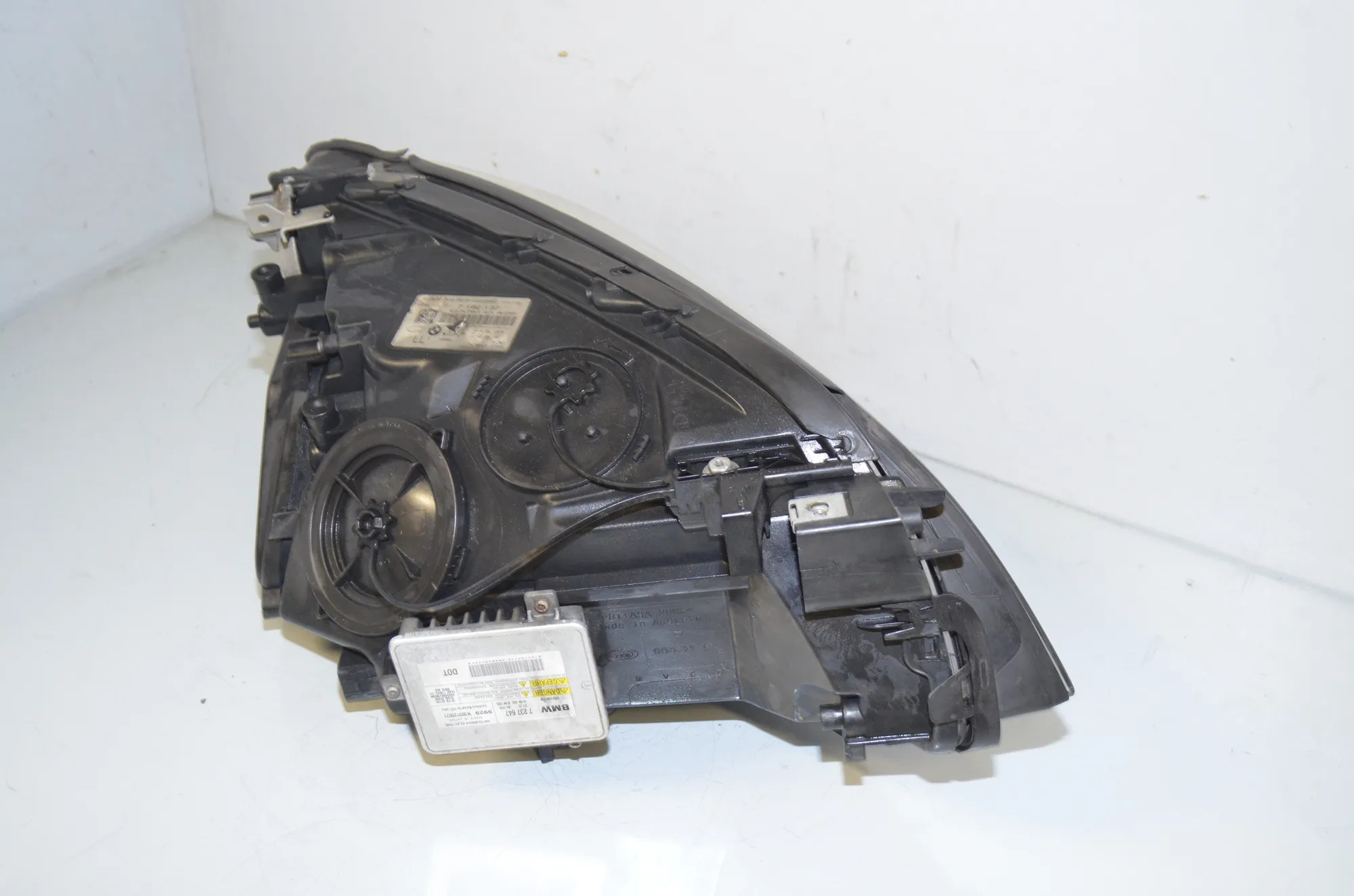 Front Left Headlight – OEM 7182137 · BMW 7 (F01, F02) 730 d 2009 – 8