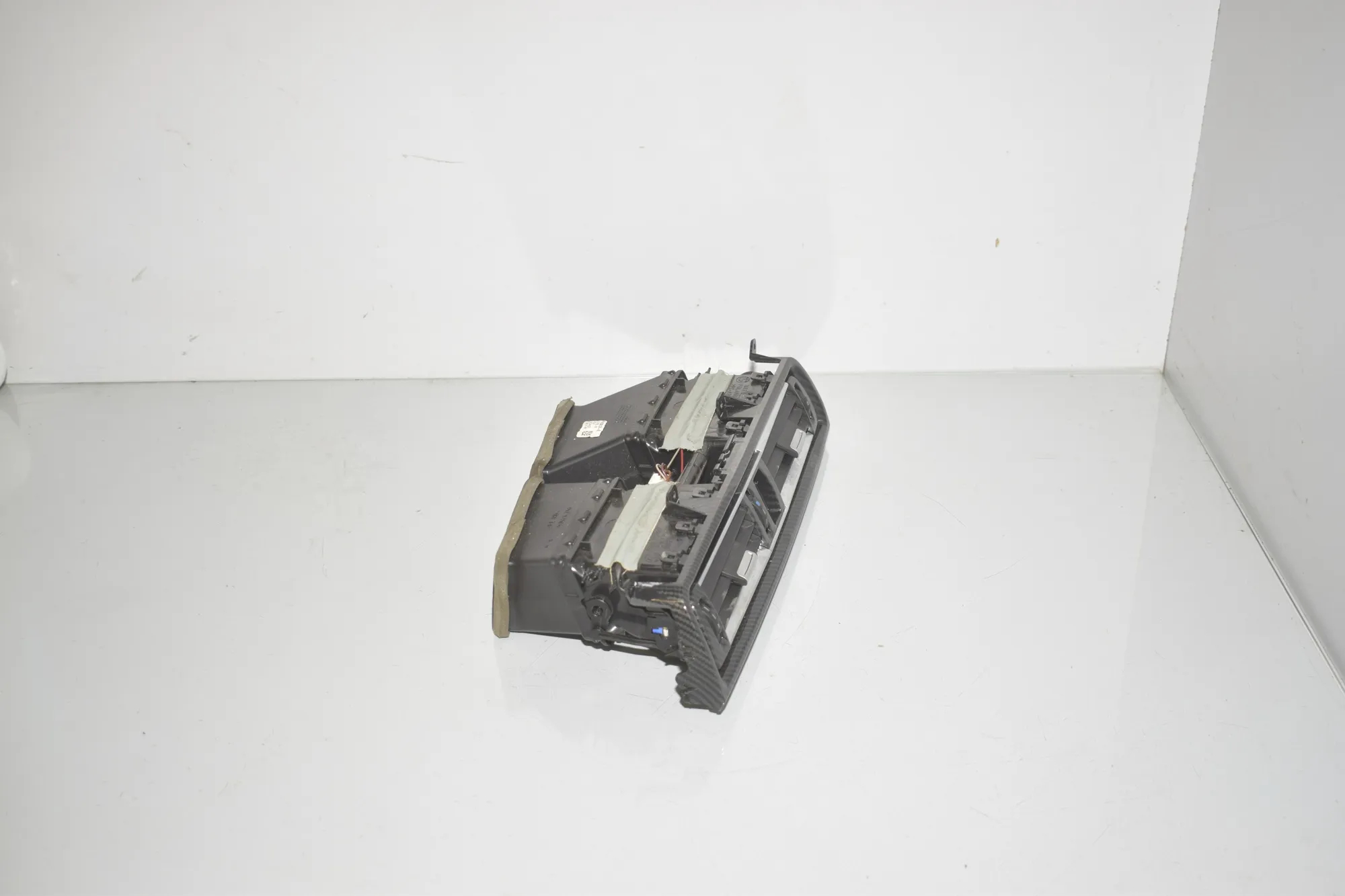 Dashboard Air Vents – OEM 9209136 · BMW 5 (F10) 530 d 2013 – 3
