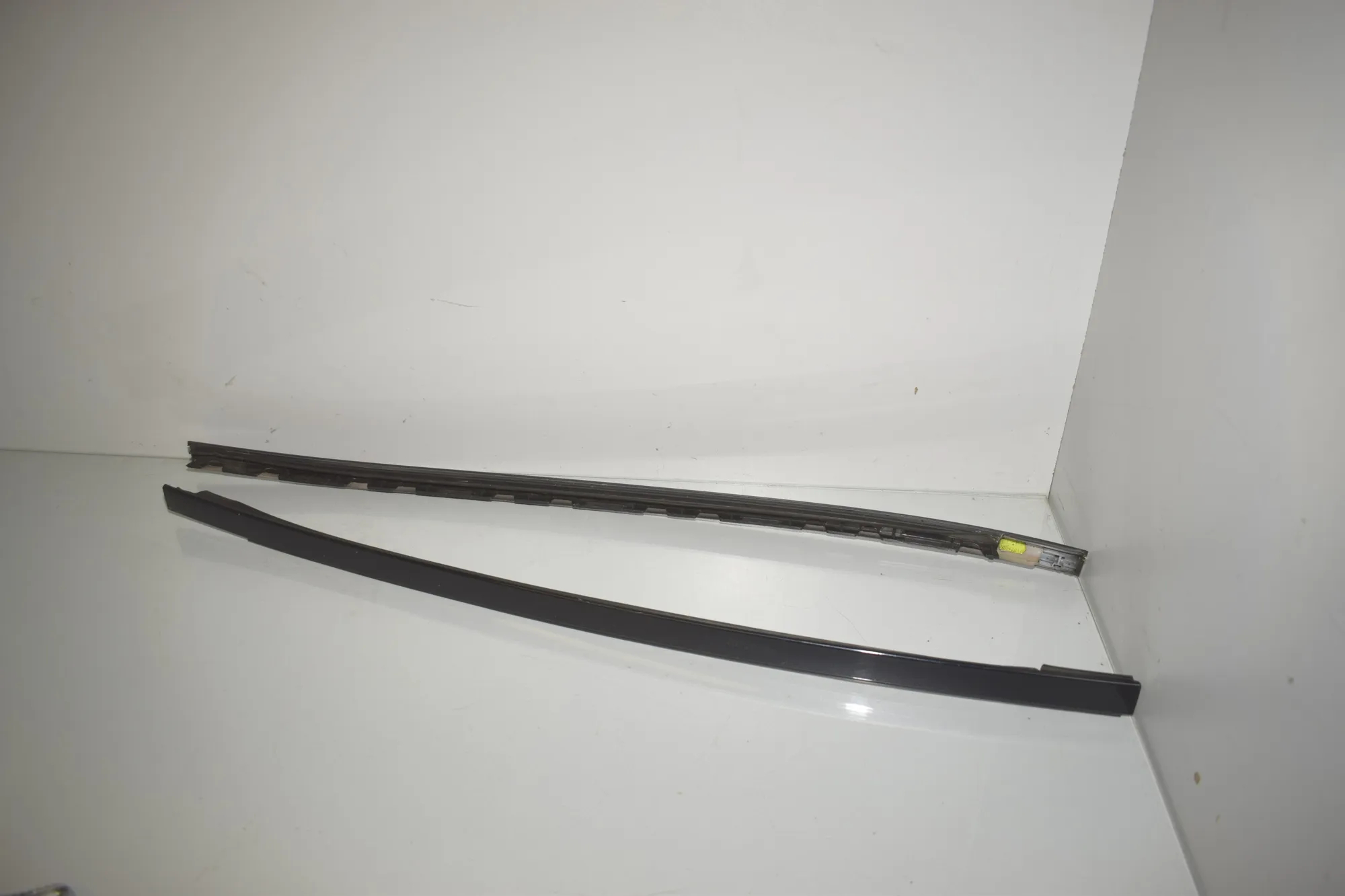 Front Windshield Trim – OEM 7362463 · BMW 5 Touring (F11) M 550 d xDrive 2012
