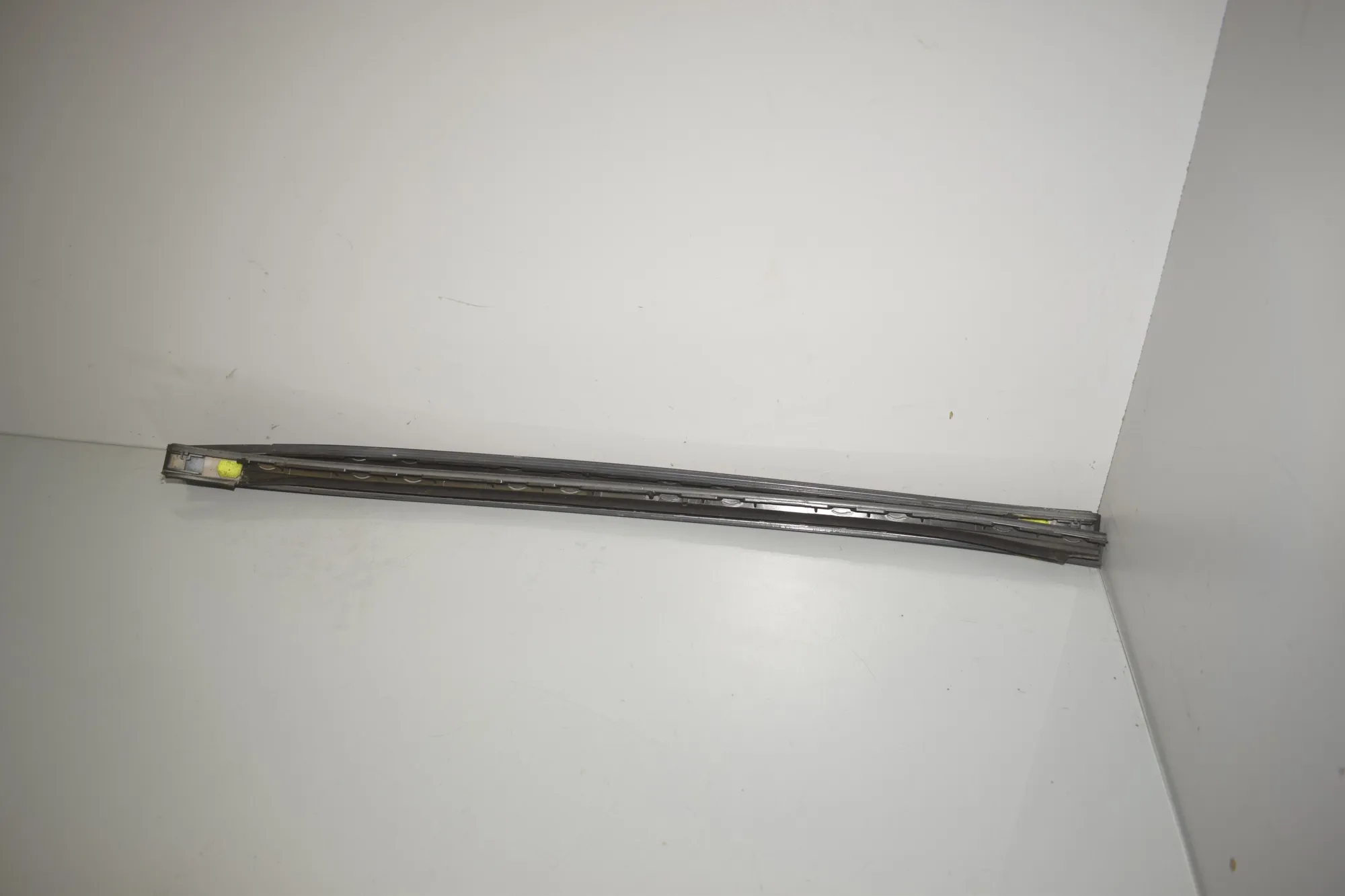 Front Windshield Trim – OEM 7362463 · BMW 5 Touring (F11) M 550 d xDrive 2012 – 4