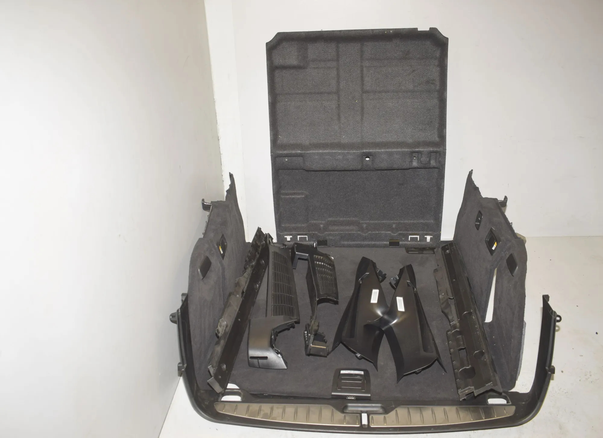 Trunk Trim Kit – OEM 7234713 · BMW 5 Touring (F11) M 550 d xDrive 2012 – 6