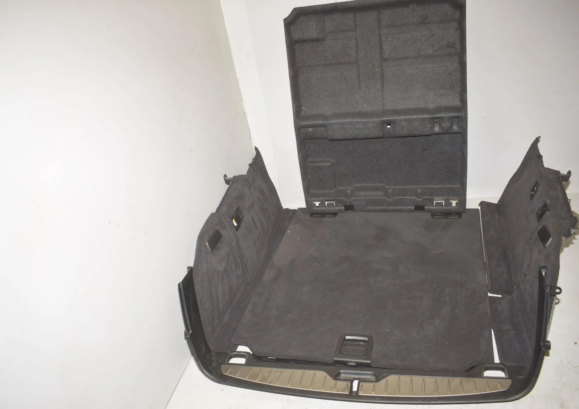 Trunk Trim Kit – OEM 7234713 · BMW 5 Touring (F11) M 550 d xDrive 2012 – 4