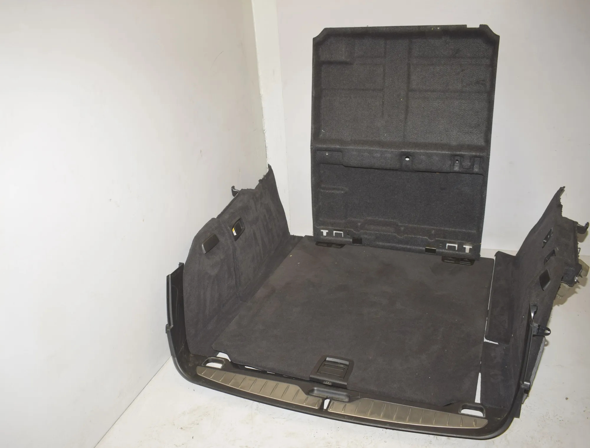 Trunk Trim Kit – OEM 7234713 · BMW 5 Touring (F11) M 550 d xDrive 2012 – 2