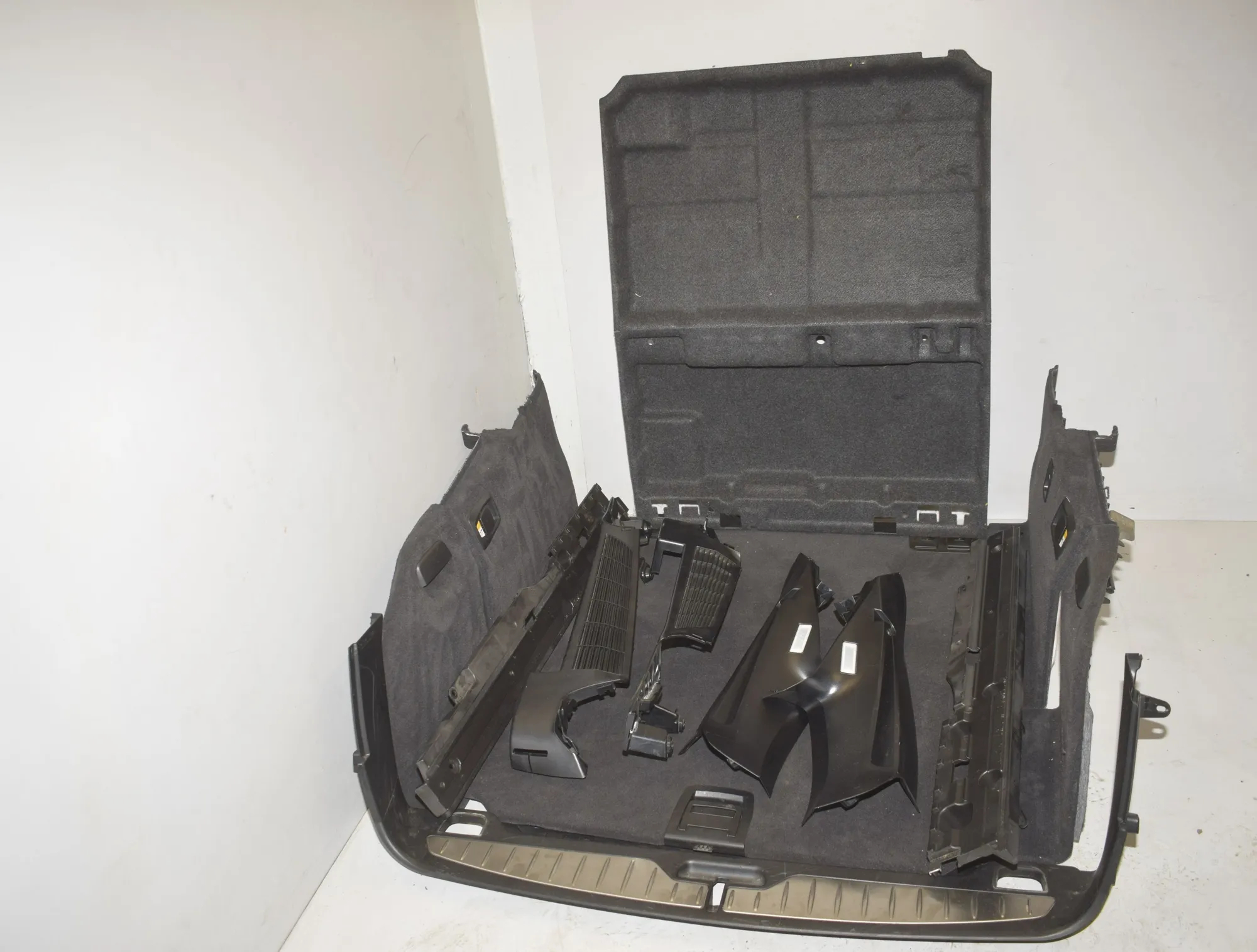 Trunk Trim Kit – OEM 7234713 · BMW 5 Touring (F11) M 550 d xDrive 2012 – 5