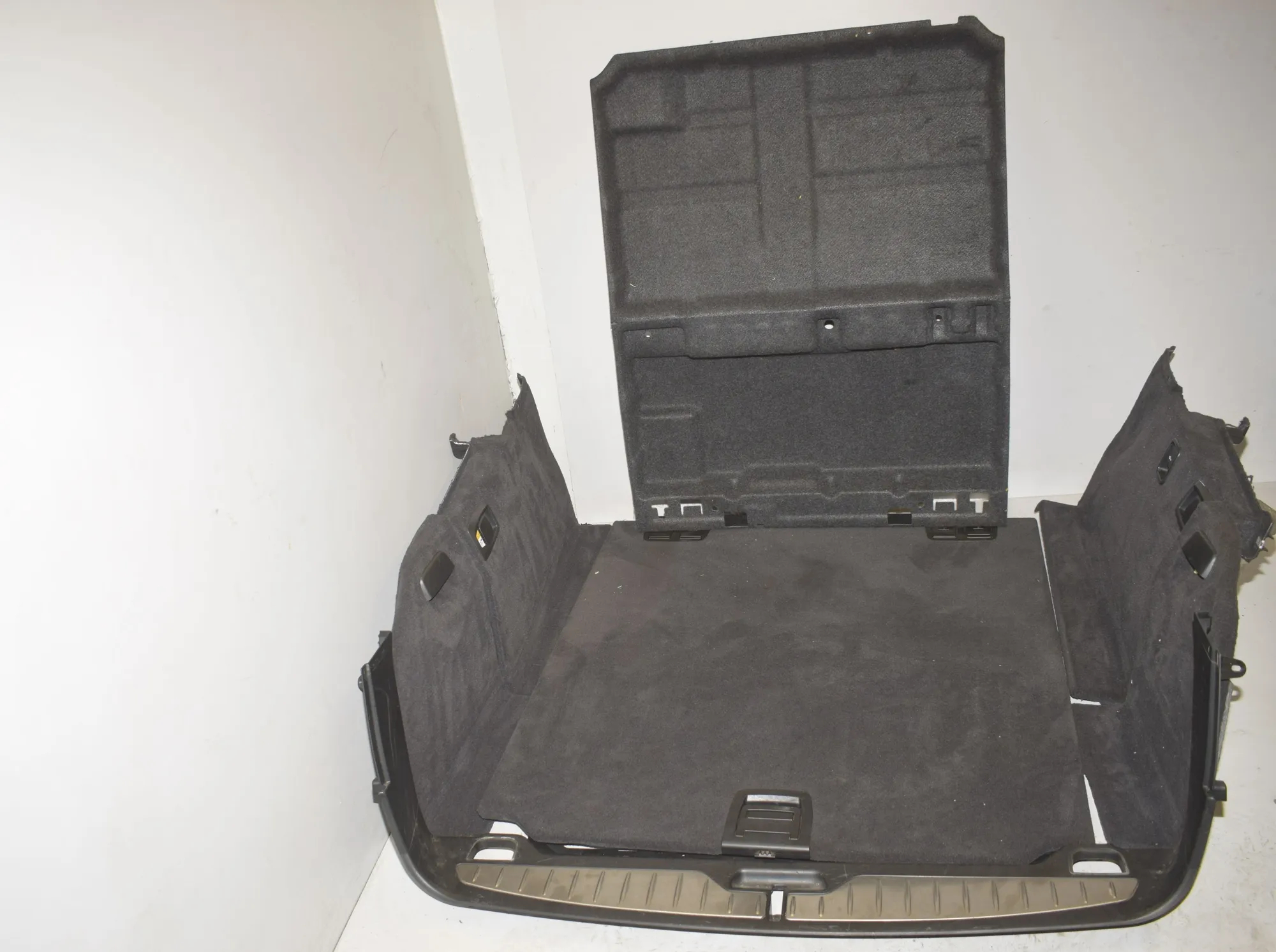 Trunk Trim Kit – OEM 7234713 · BMW 5 Touring (F11) M 550 d xDrive 2012 – 3