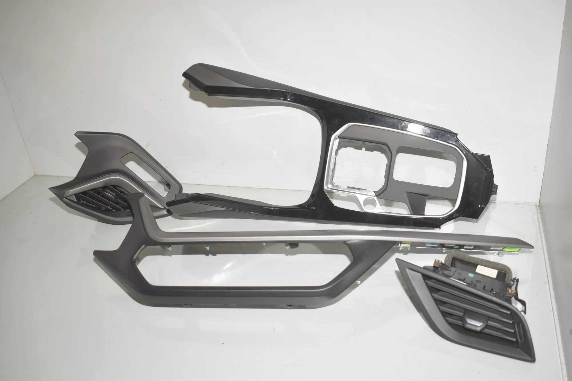 Interior Trim Strips Kit – OEM 9636314 · BMW 1 (F40) (2019 - -) (F40)118i 2020 – 5