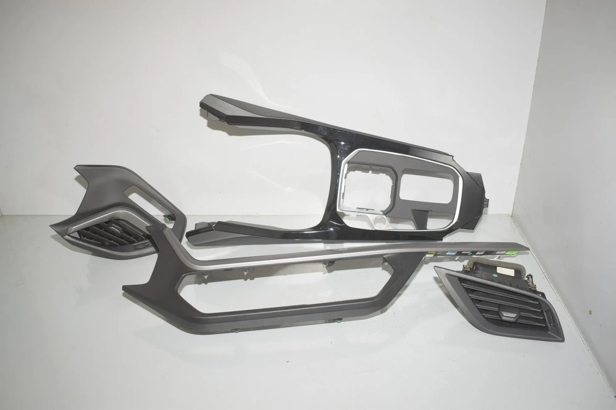 Interior Trim Strips Kit – OEM 9636314 · BMW 1 (F40) (2019 - -) (F40)118i 2020
