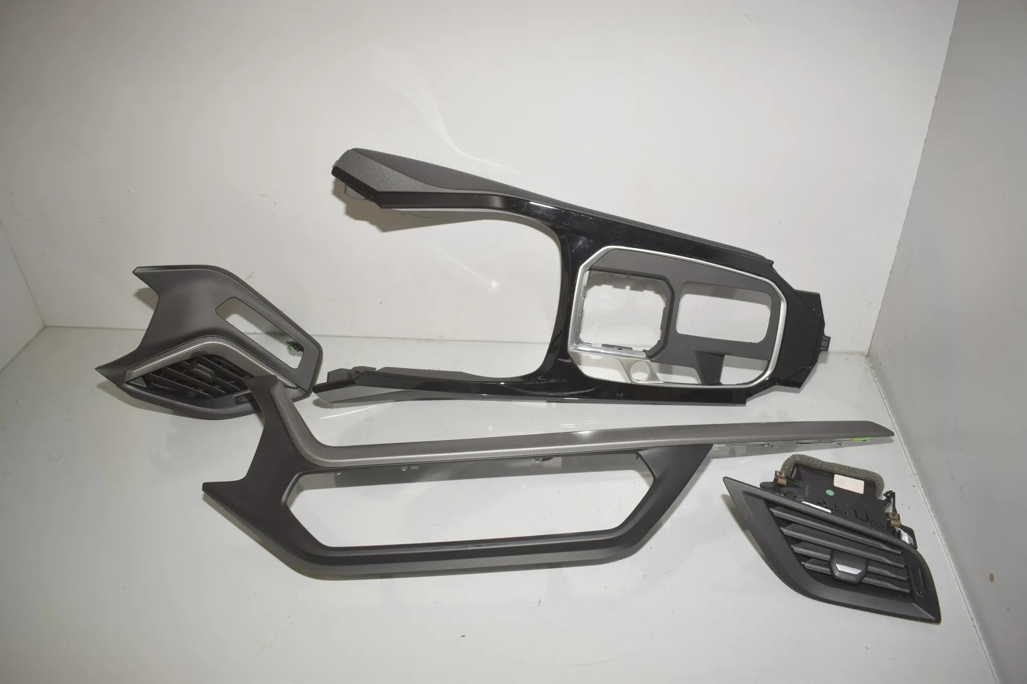 Interior Trim Strips Kit – OEM 9636314 · BMW 1 (F40) (2019 - -) (F40)118i 2020 – 2