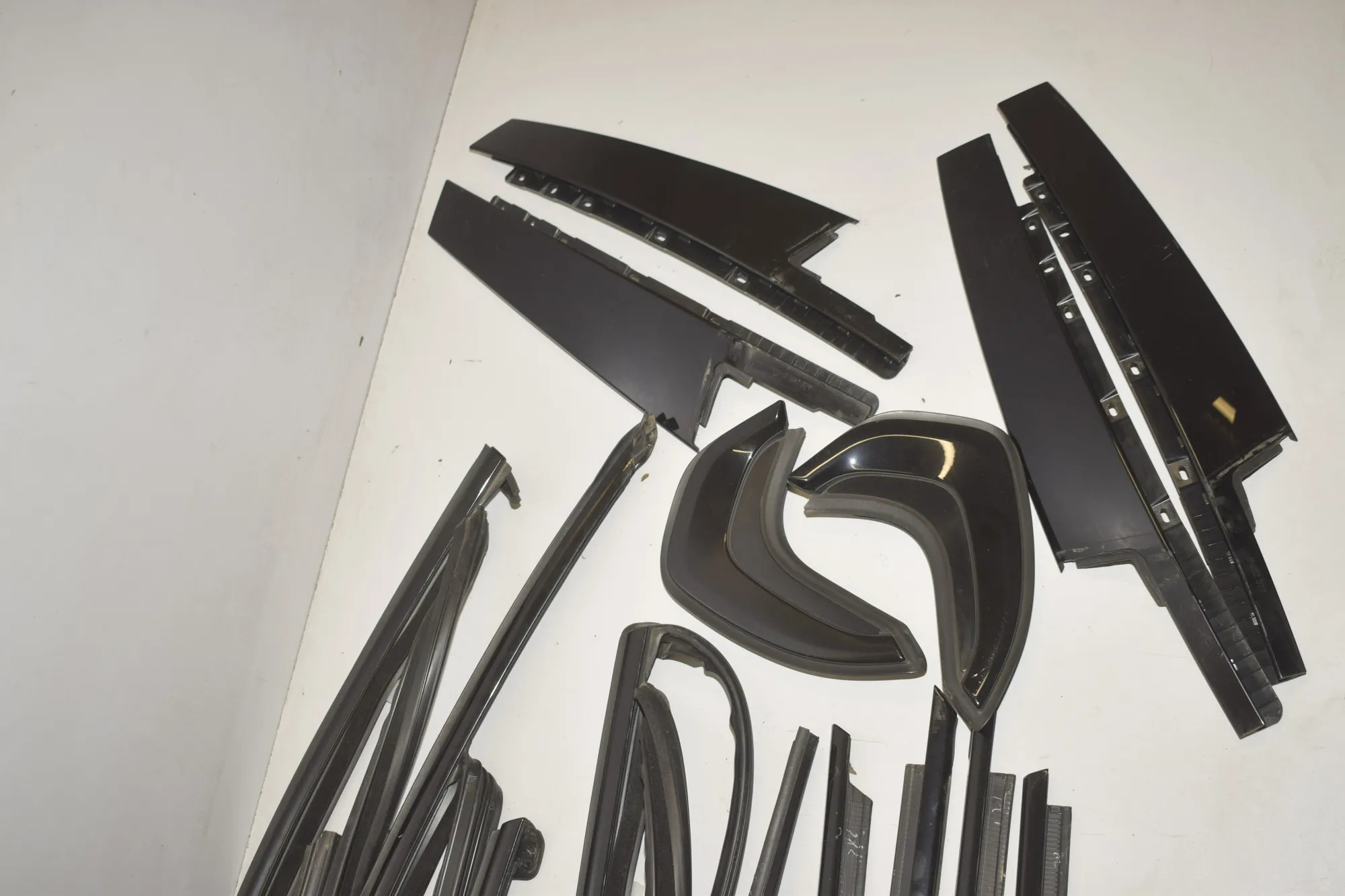 Exterior Trim Kit – OEM 7452421 · BMW 1 (F40) (2019 - -) (F40)118i 2020 – 4