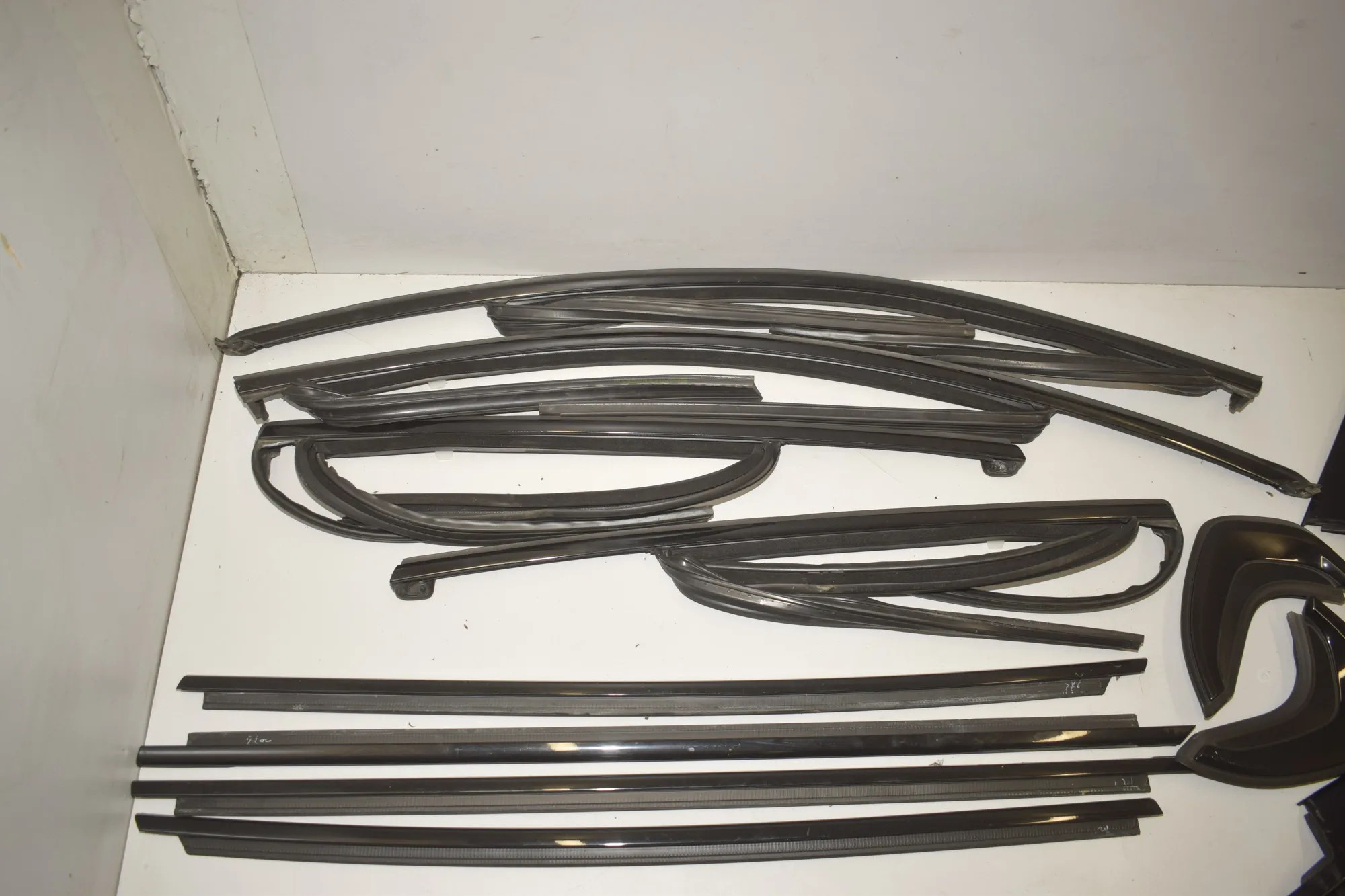 Exterior Trim Kit – OEM 7452421 · BMW 1 (F40) (2019 - -) (F40)118i 2020 – 5