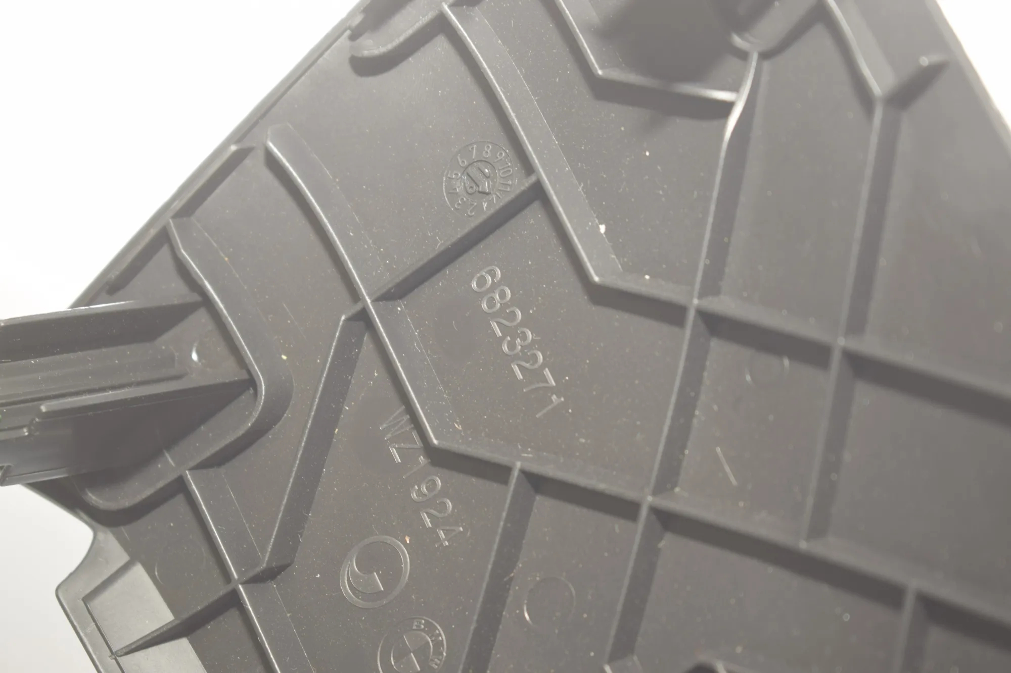 Other Interior Parts – OEM 6823271 · BMW 1 (F40) (2019 - -) (F40)118i 2020 – 5