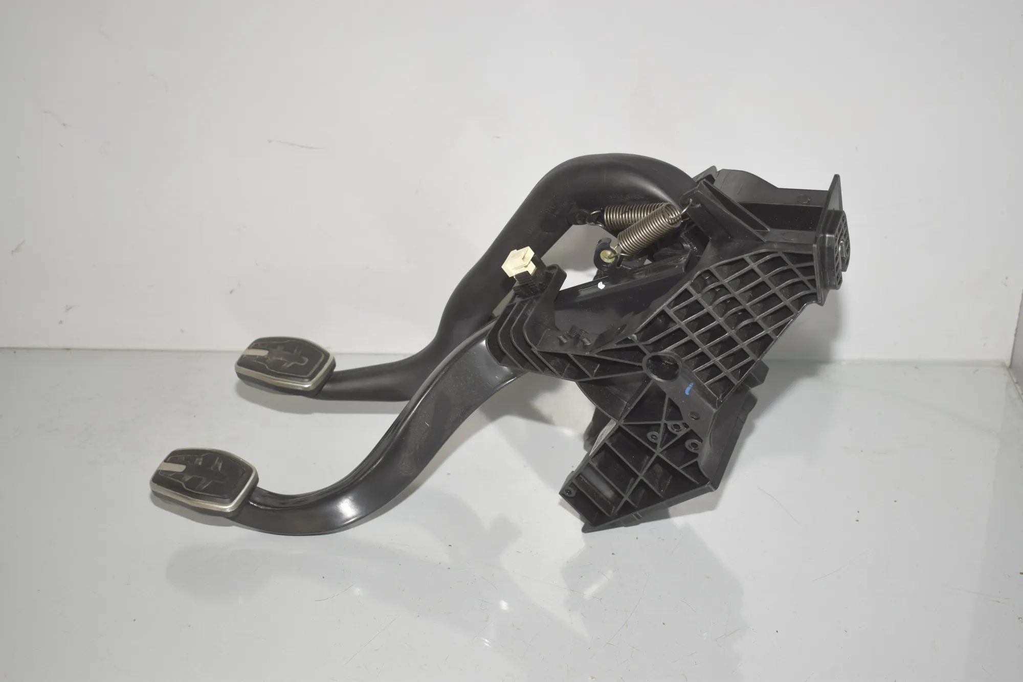 Brake Pedal – OEM 6898139 · BMW 1 (F40) (2019 - -) (F40)118i 2020 – 3