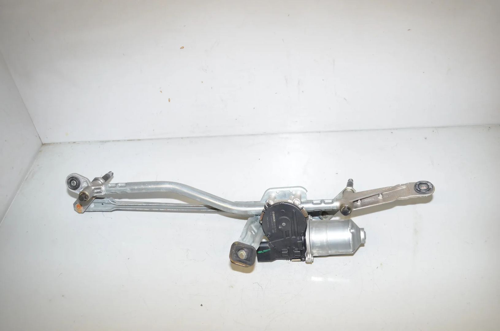 Front Windshield Wiper Mechanism – OEM 7453953 · BMW 1 (F40) (2019 - -) (F40)118i 2020 – 5