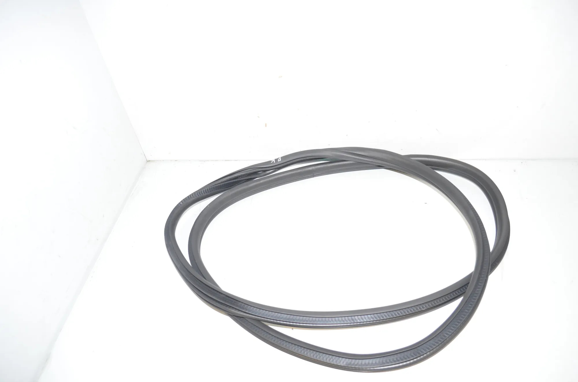 Front Left Door Seal Rubber – OEM 9880688 · BMW 1 (F40) (2019 - -) (F40)118i 2020