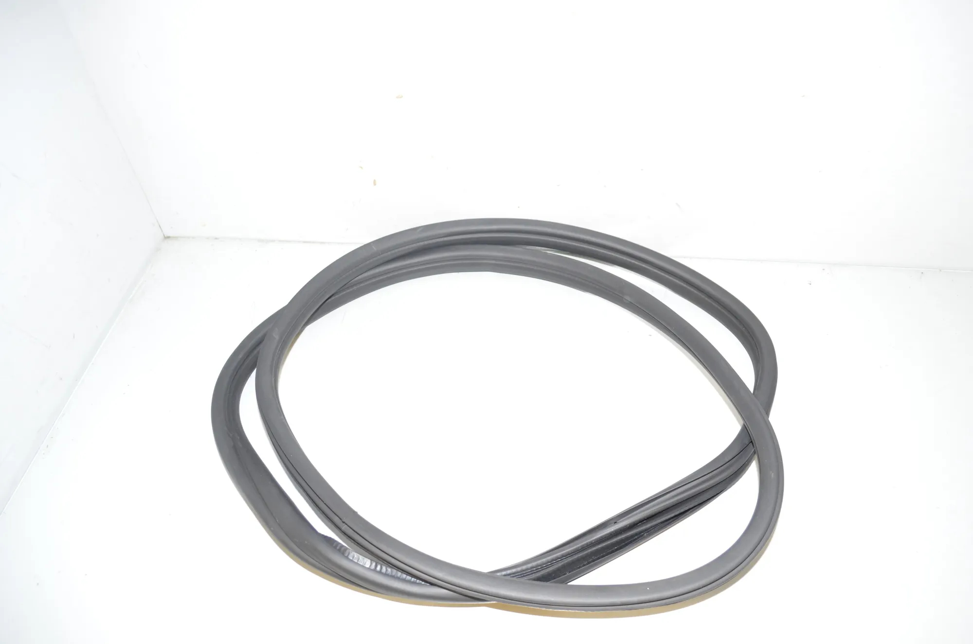Rear Right Door Seal Rubber – OEM 9880689 · BMW 1 (F40) (2019 - -) (F40)118i 2020 – 3