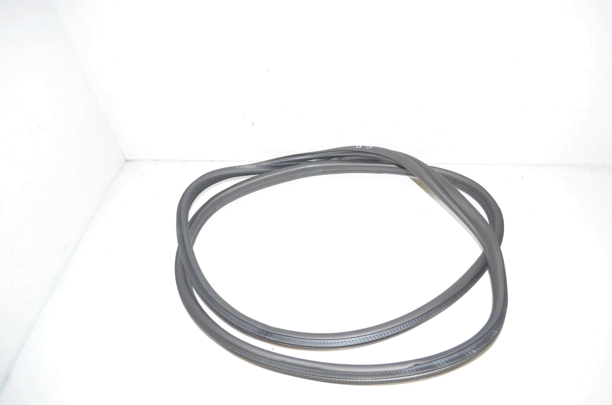 Rear Right Door Seal Rubber – OEM 9880689 · BMW 1 (F40) (2019 - -) (F40)118i 2020 – 2